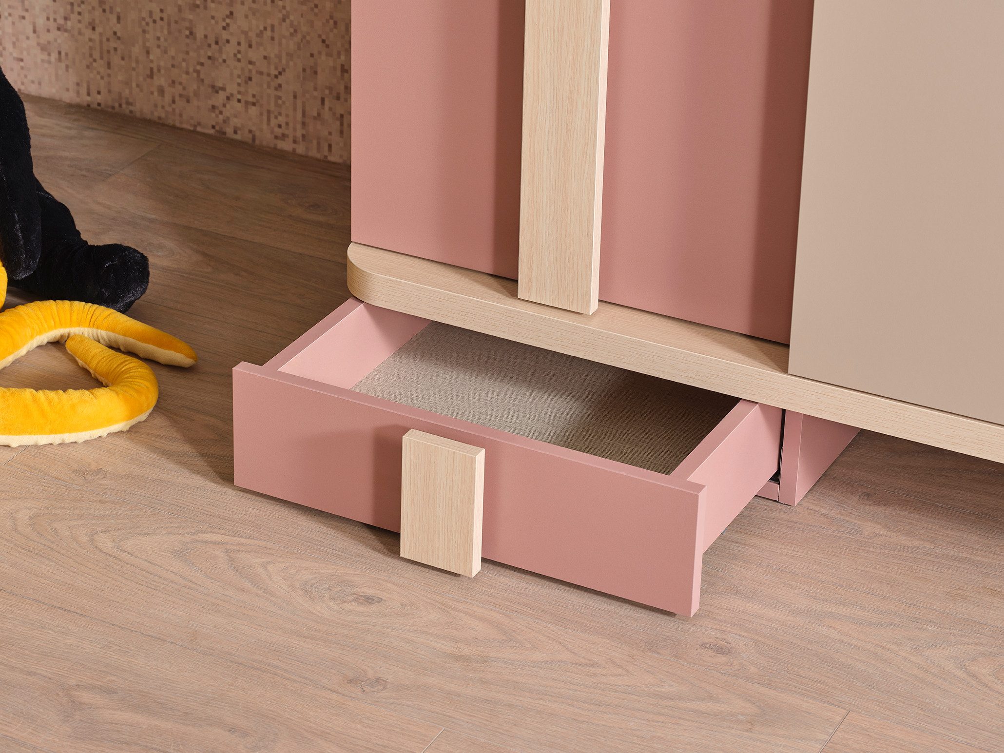 Möbel-Zeit Kleiderschrank NORDIC 3-türig – Beige/Rosa – Inkl. LED-Kleiderstange & Schublade