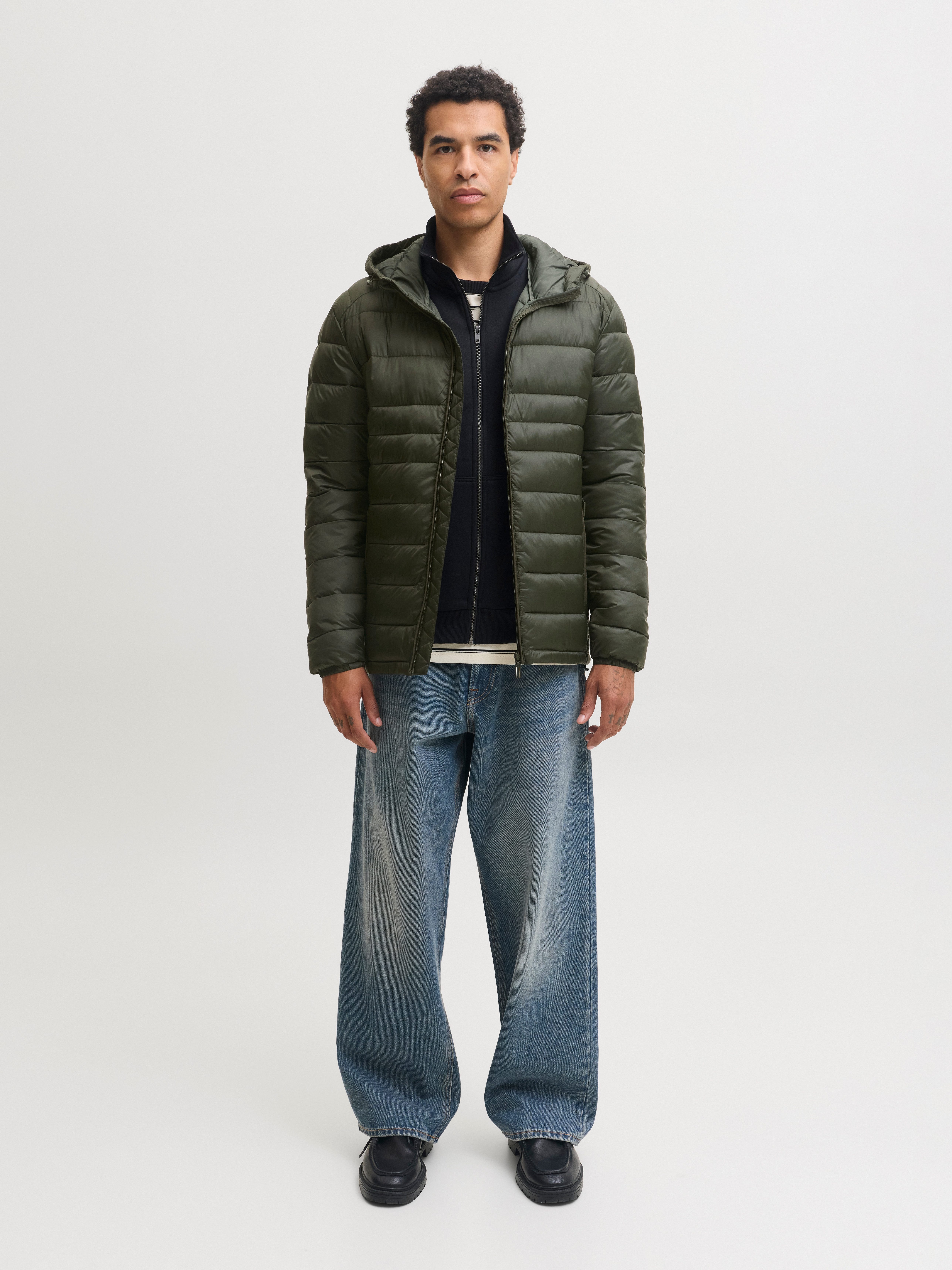 Jack & Jones Steppjacke JJEKINGSLEY LIGHT PUFFER HOOD NOOS Kunstfaser, mit Kapuze – Bild 3 von 5