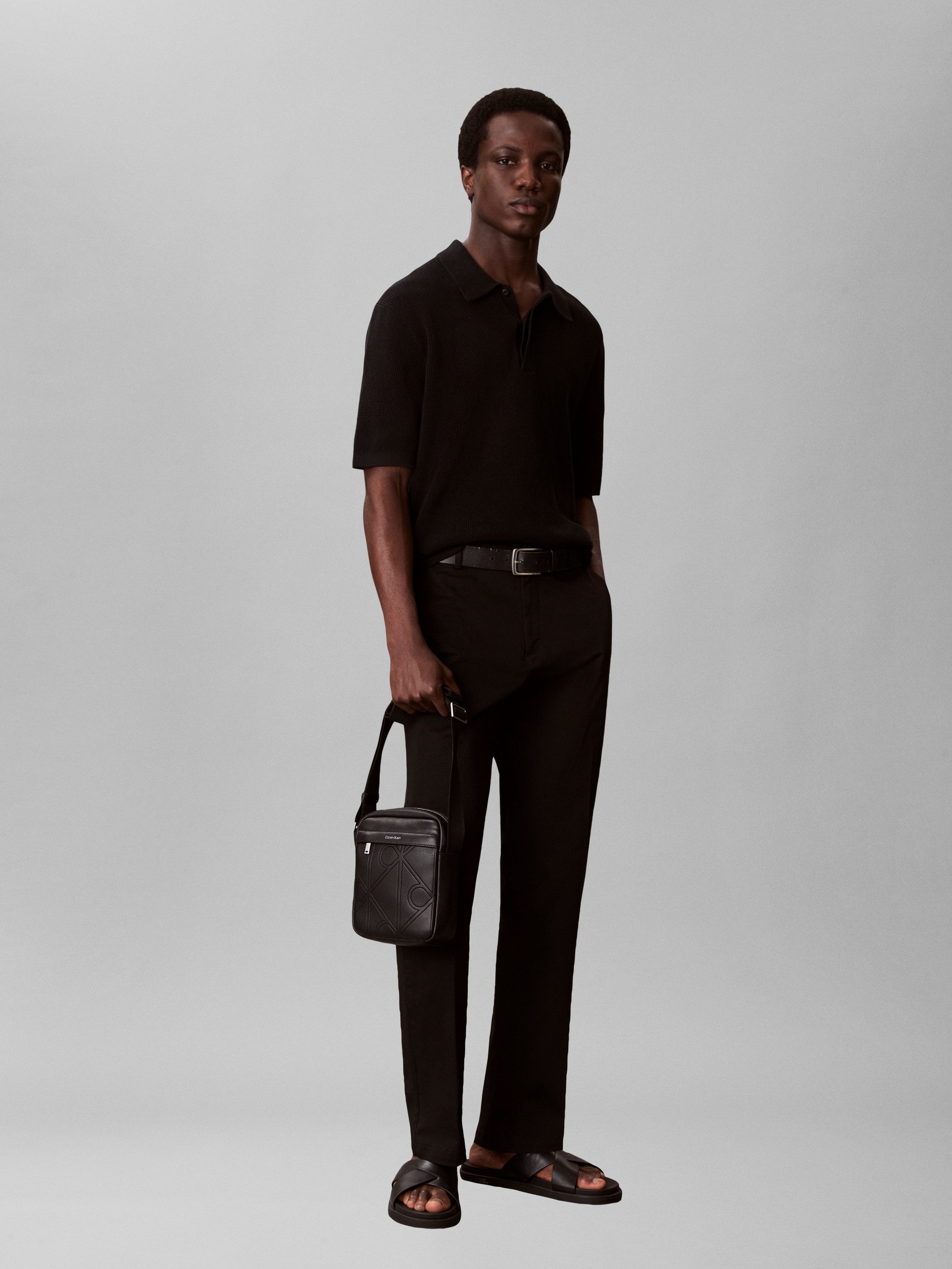 Calvin Klein Umhängetasche EMBLEM AOP EMBOSS REPORTER, Schultertasche, Body Bag mit Außenfach