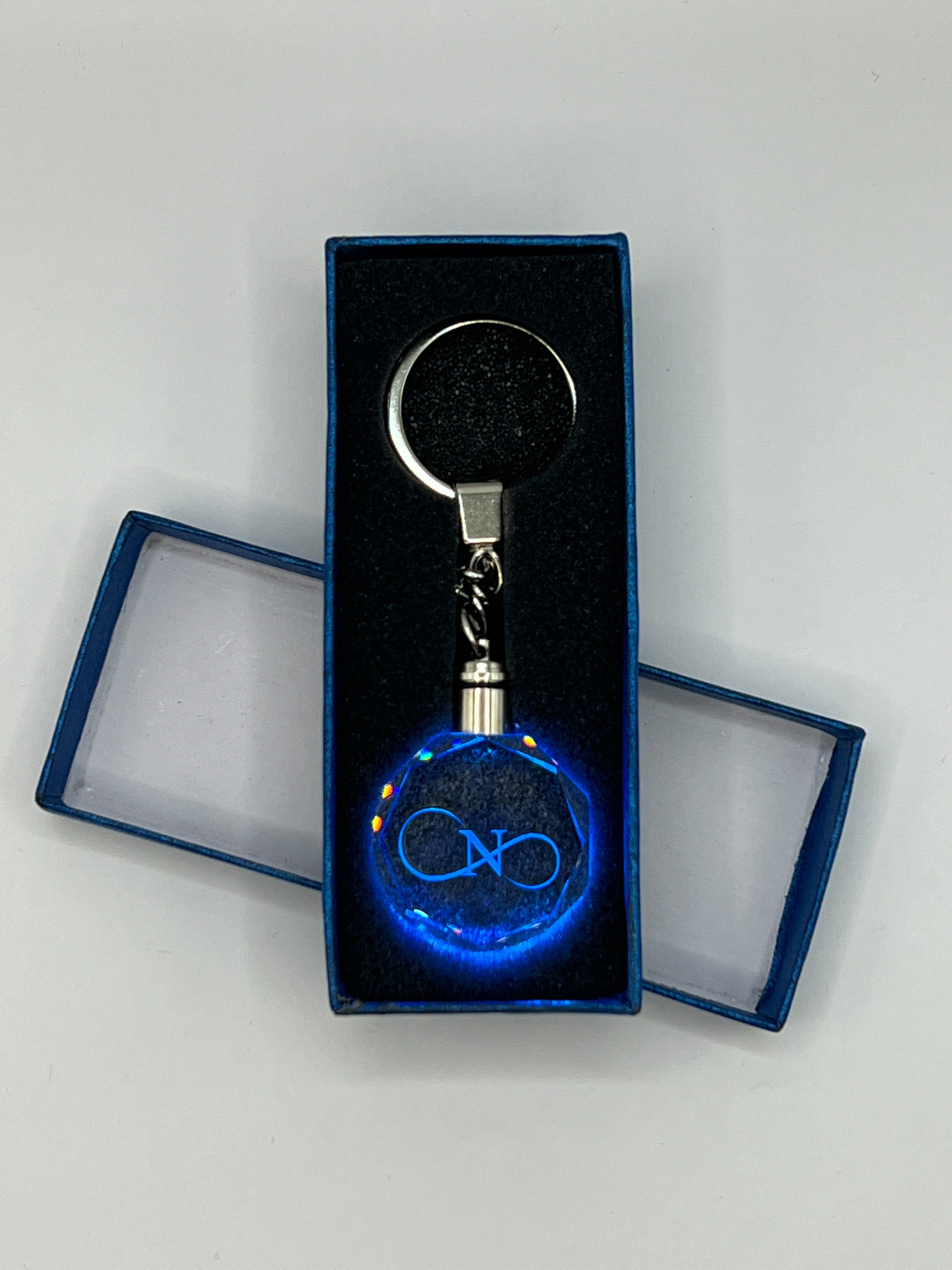 Stelby Schlüsselanhänger Unendlichkeitszeichen mit N Multicolor Schlüsselanhänger Geschenkbox