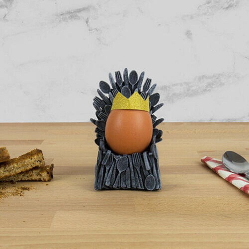 GIFT REPUBLIC Eierbecher Egg of Thrones, (Grau, Polyresin, 1-tlg., ca. 6,5 x 7 x 11 cm), ein Must-Have zum Frühstück für Serienfans