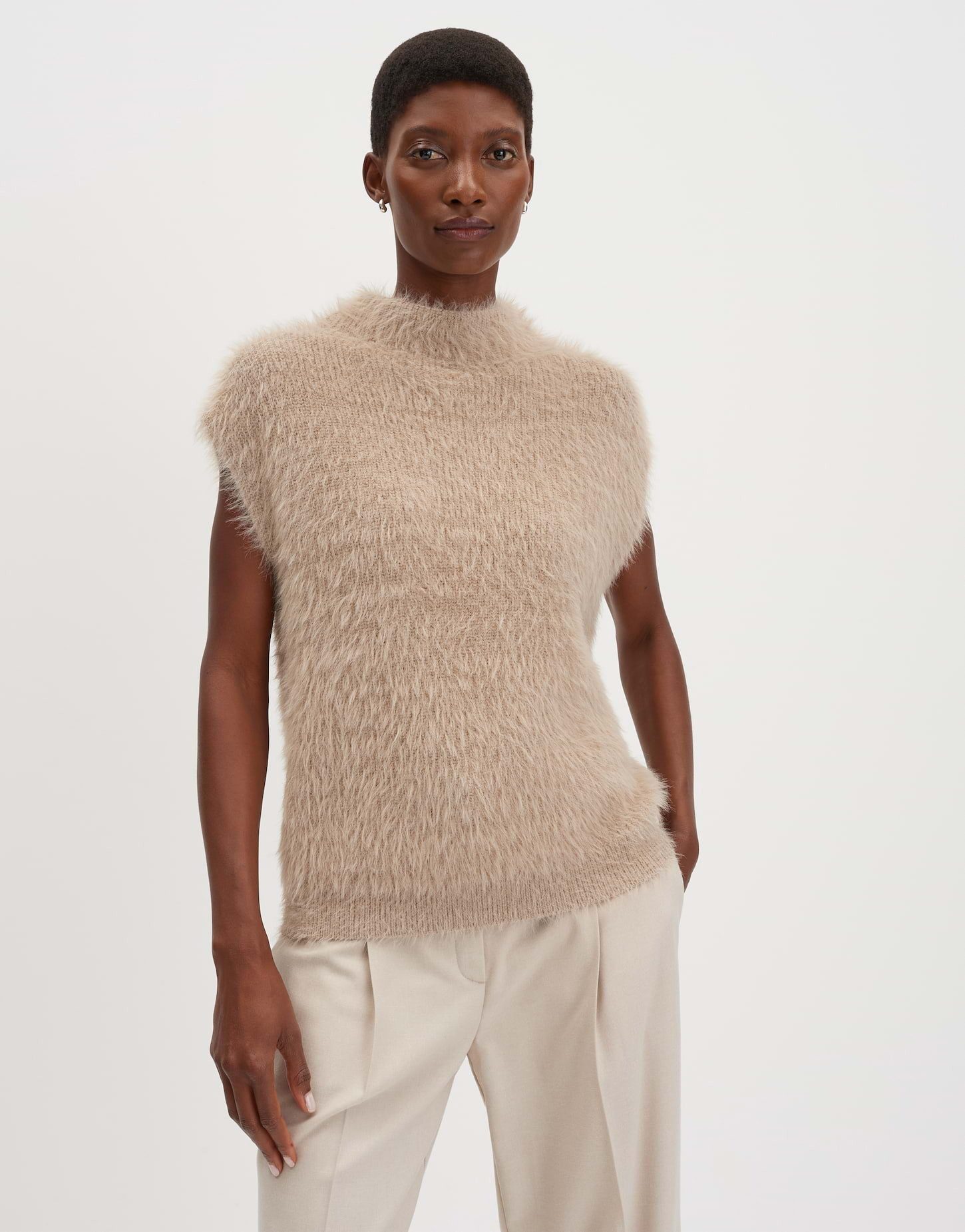 someday Вязаные свитера TANNI Slim mit haarigem Effektgarn Schlankes Stricktop mit Stehkragen und flauschiger Oberfläche