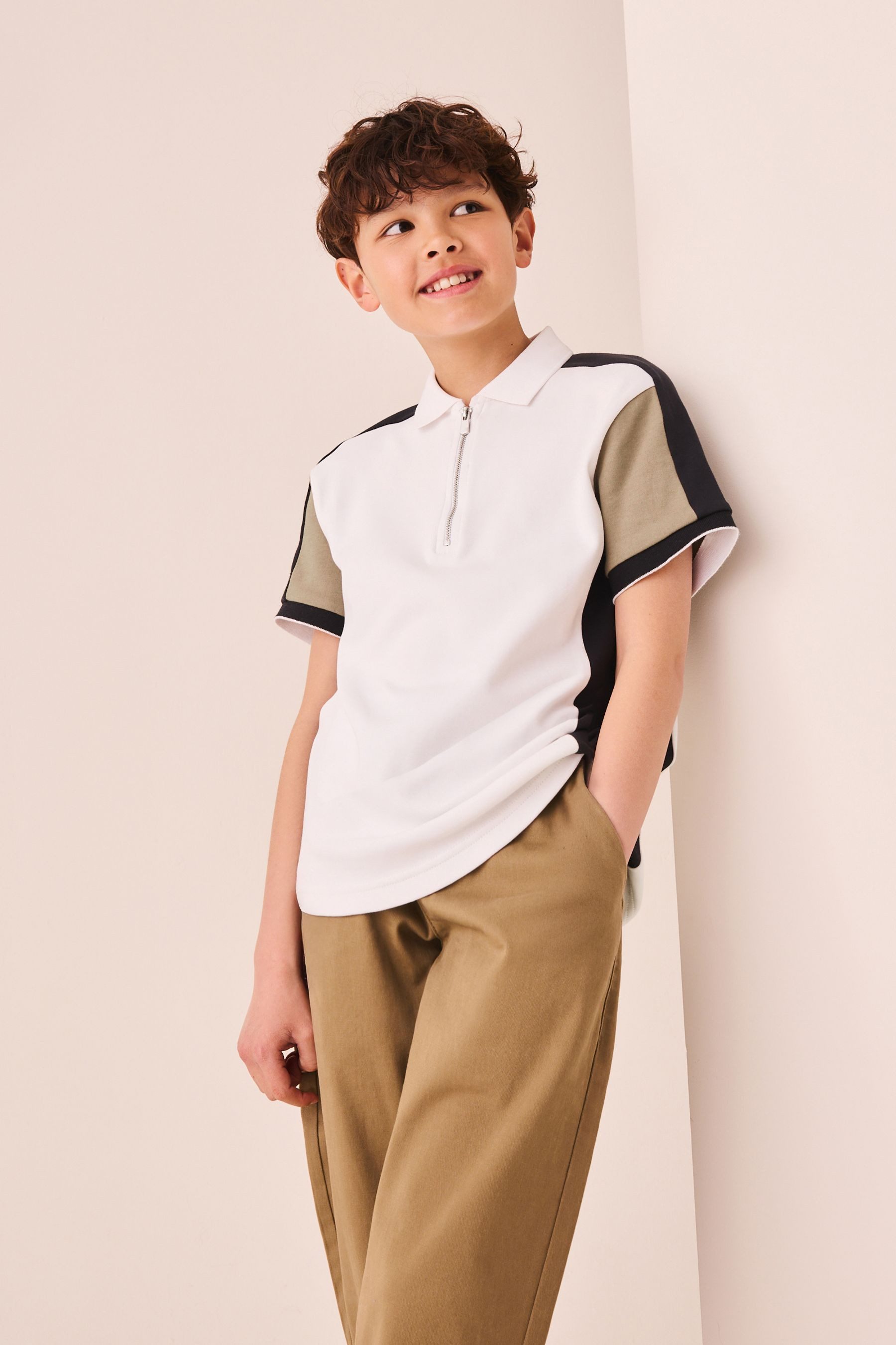Next Poloshirt Kurzarm-Polohemd mit Reißverschluss in Blockfarben (1-tlg) – Bild 5 von 5