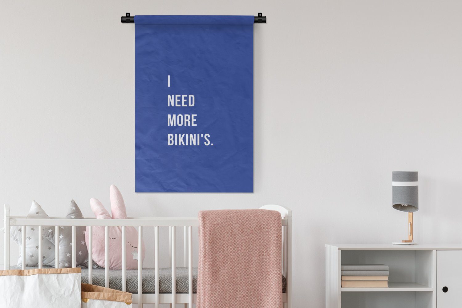 mehr Wanddeko Kleid, Blau, für - Wandbehang, MuchoWow Kinderzimmer brauche Schlafzimmer, Bikinis Ich Wohnzimmer, Zitat - Wanddekoobjekt