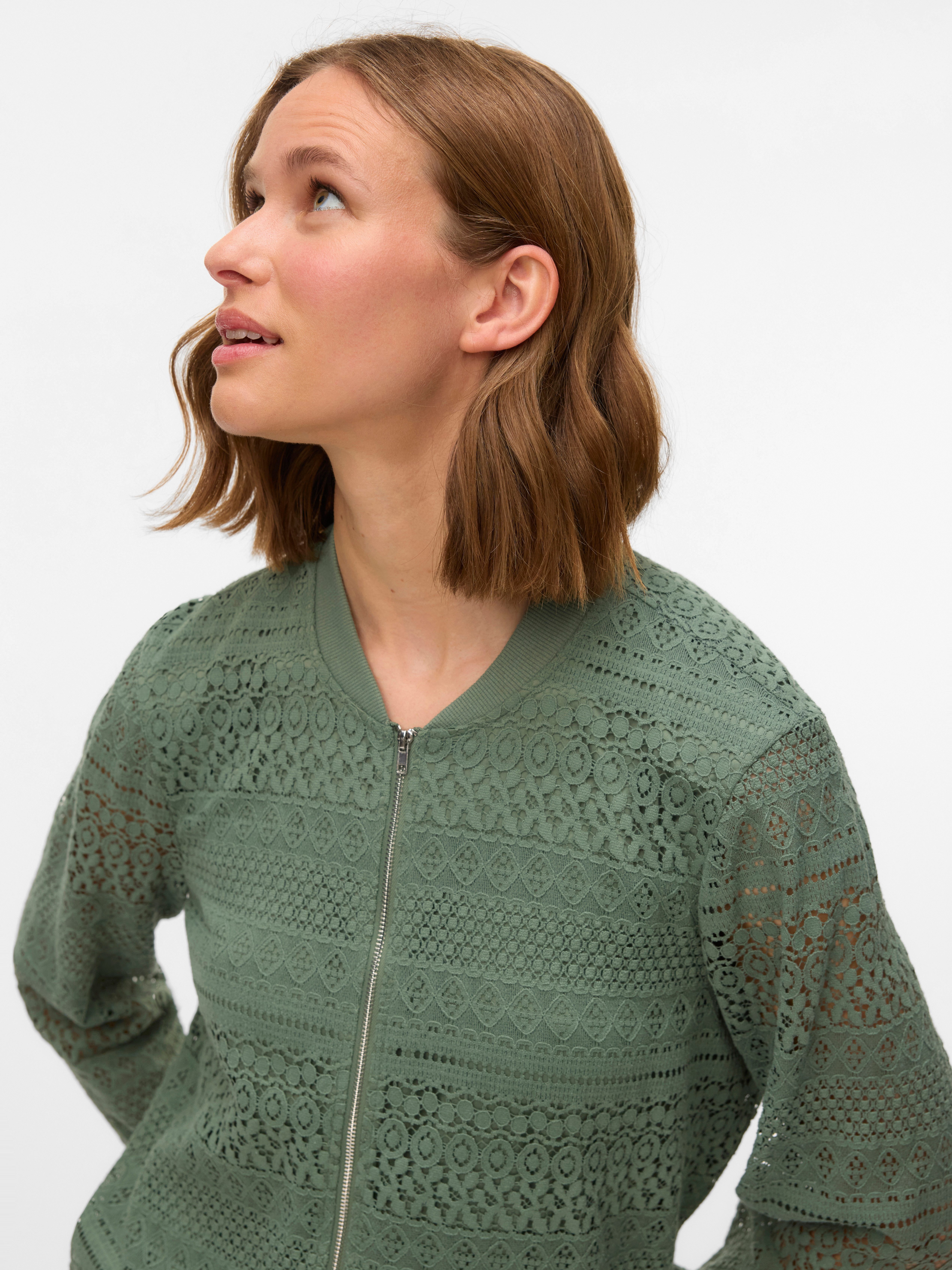 Vero Moda Bomberjacke VMHONEY LACE BOMBER JACKET WVN GA