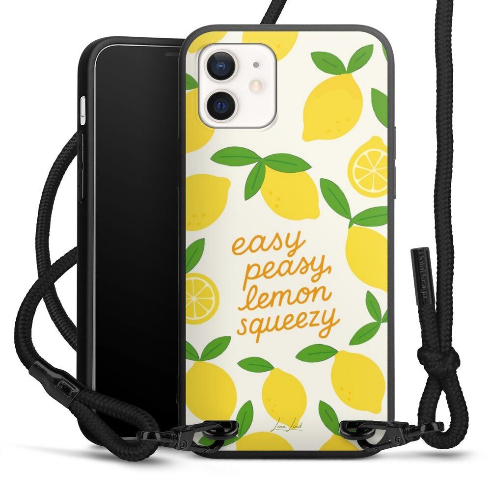 DeinDesign Handyhülle Zitrone Spruch Statement Easy Peasy Lemon Queezy, Apple iPhone 12 Premium Handykette Hülle mit Band Case zum Umhängen