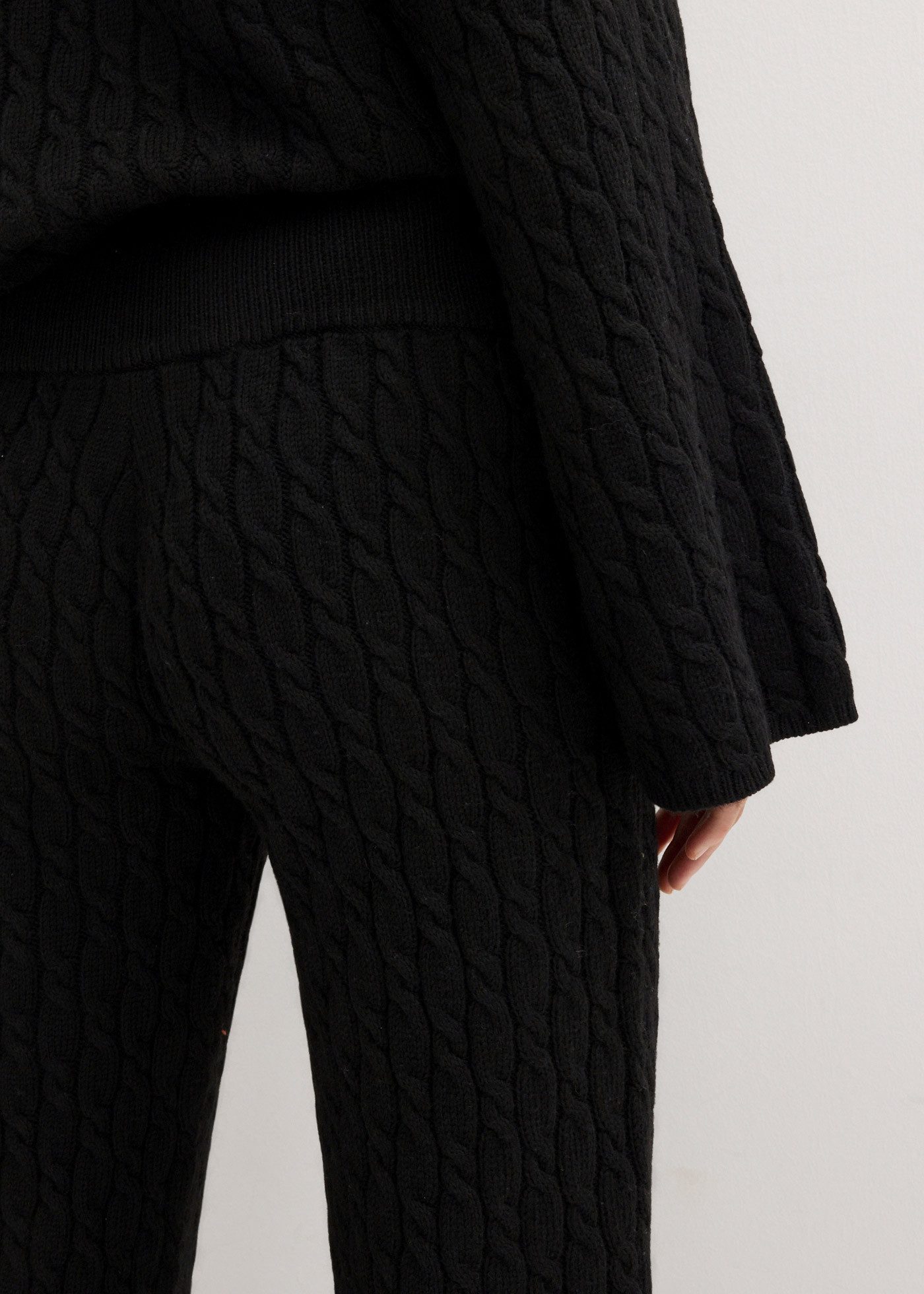 bonprix Stoffhose aus Polyester und Wolle, Loose Fit, weite Beinform, mit Zopfmuster