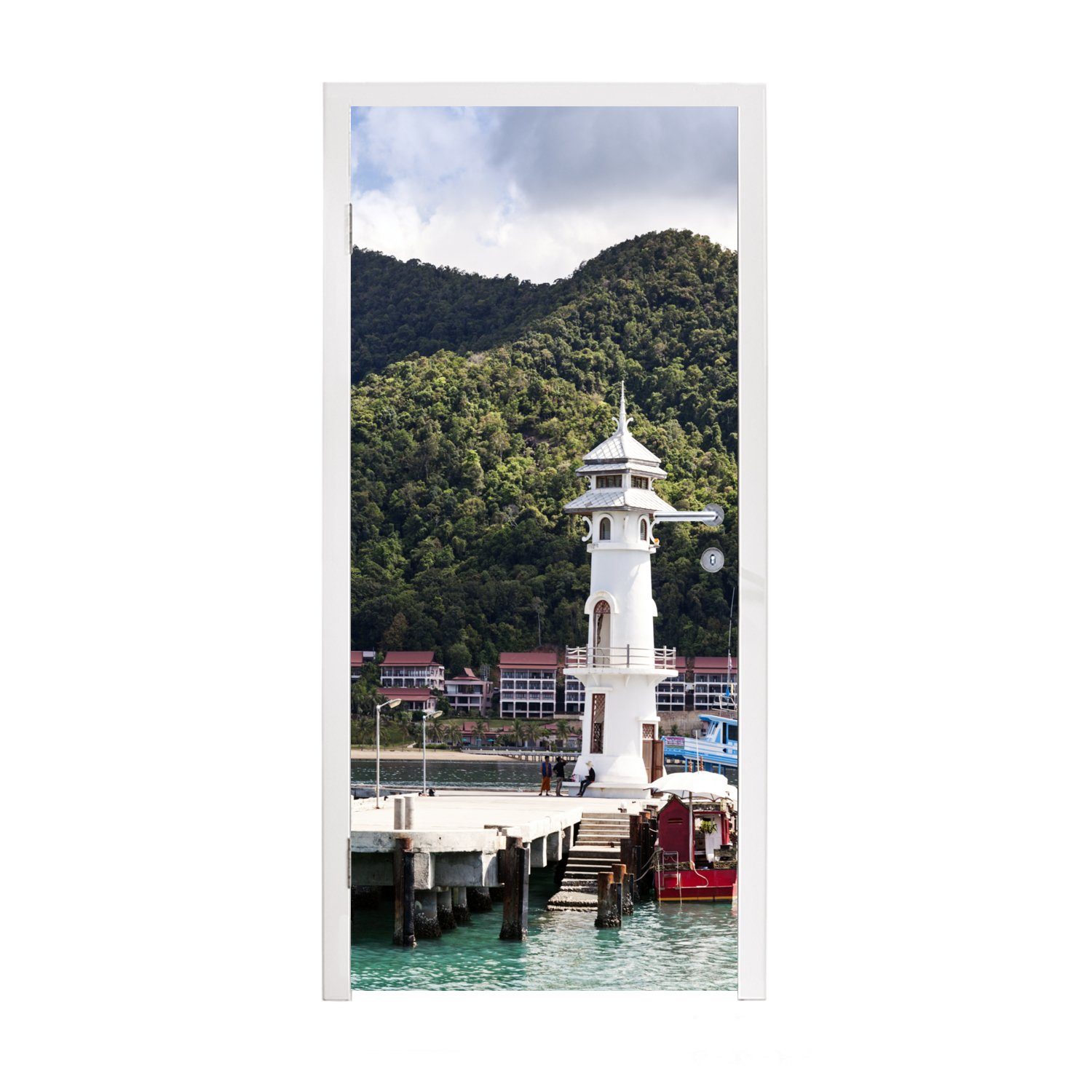 MuchoWow Türtapete Ein Leuchtturm für die hohen Berge von Ko Chang, Matt, bedruckt, (1 St), Fototapete für Tür, Türaufkleber, 75x205 cm