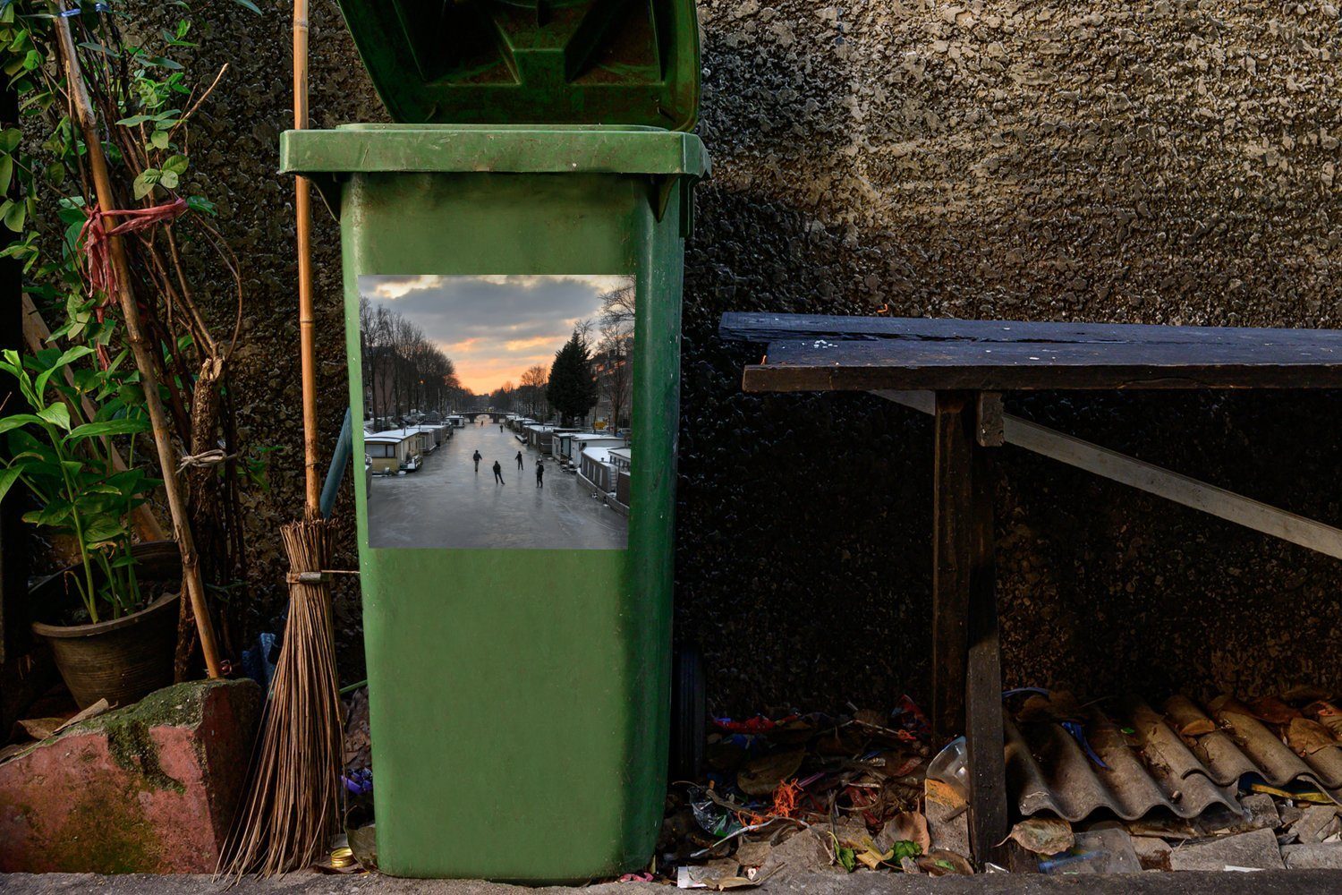 MuchoWow Wandsticker Amsterdam - Schlittschuhlaufen Mülleimer-aufkleber, Winter - Container, Abfalbehälter Mülltonne, (1 St), Sticker