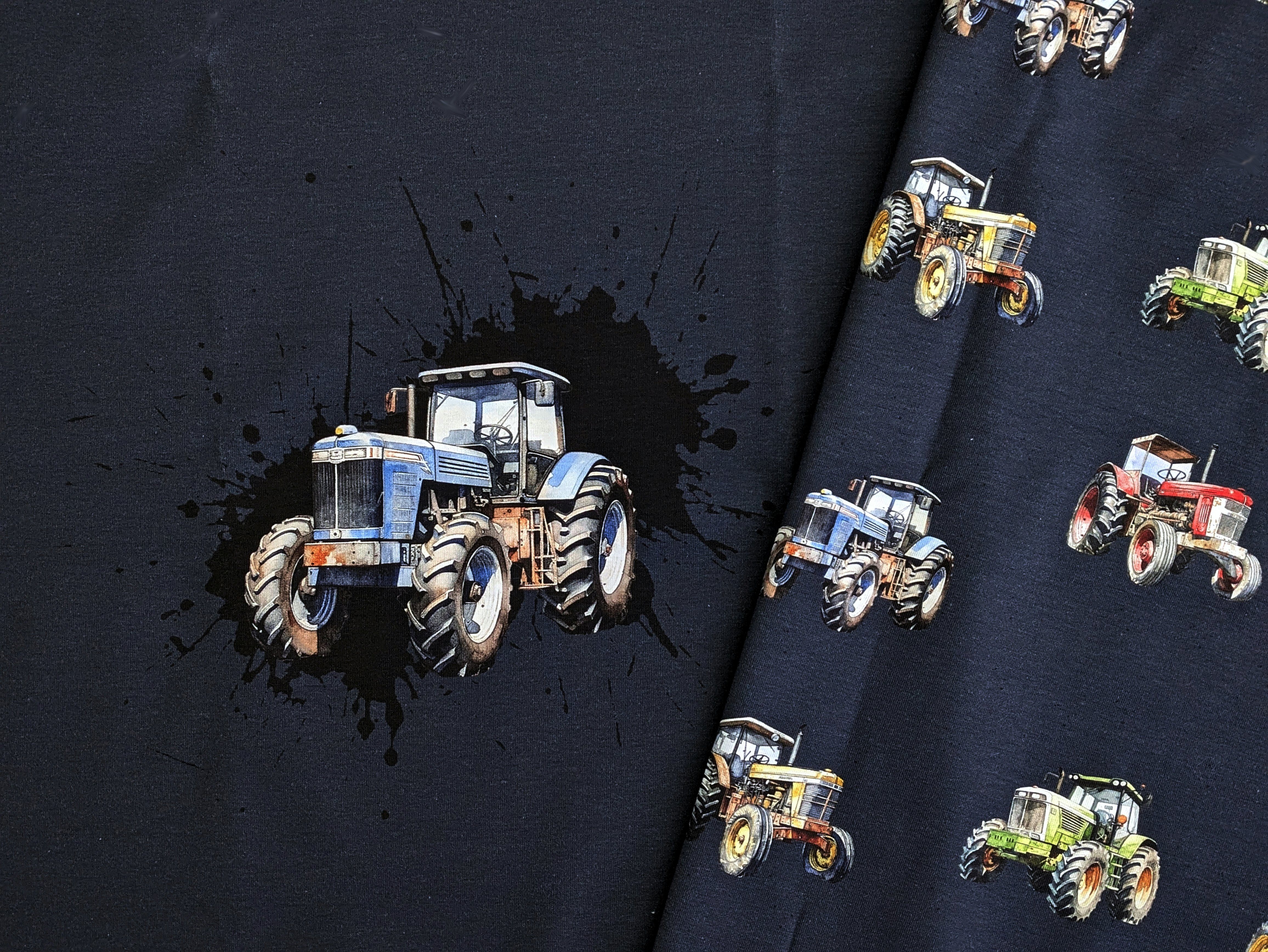 Corileo Stoff Eigenproduktion Baumwolljersey Panel Traktoren auf Nachtblau 65x155 cm
