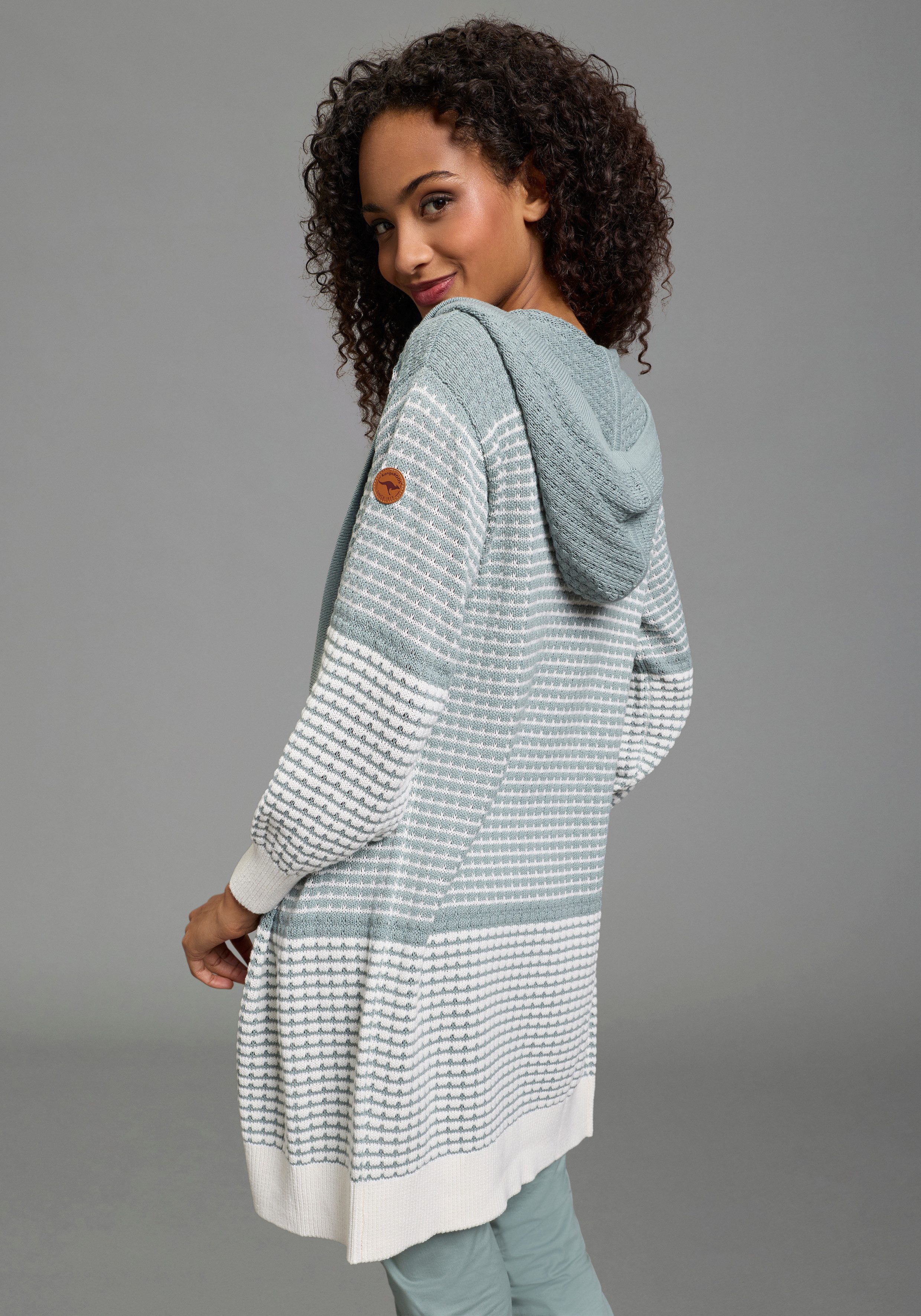 KangaROOS Kapuzenstrickjacke mit angesagtem Strickmuster. € 49,99, (€ 49,99 pro 1 Stk).