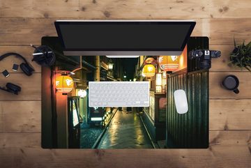 MuchoWow Gaming Mauspad Die beleuchteten Straßen von Gion bei Nacht in der Nähe von Kyoto (1-St), Büro für Tastatur und Maus, Mousepad Gaming, 90x60 cm, XXL, Großes