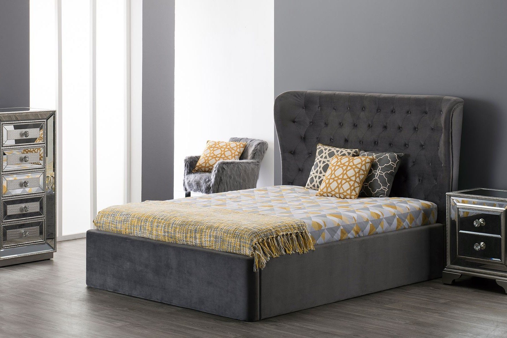 Xlmoebel Polsterbett Luxuriöses Hotelbett im grauen Schlafzimmer-Design, Maße 180x200cm, (1-tlg., Chesterfield Bett), Hergestellt in Europa