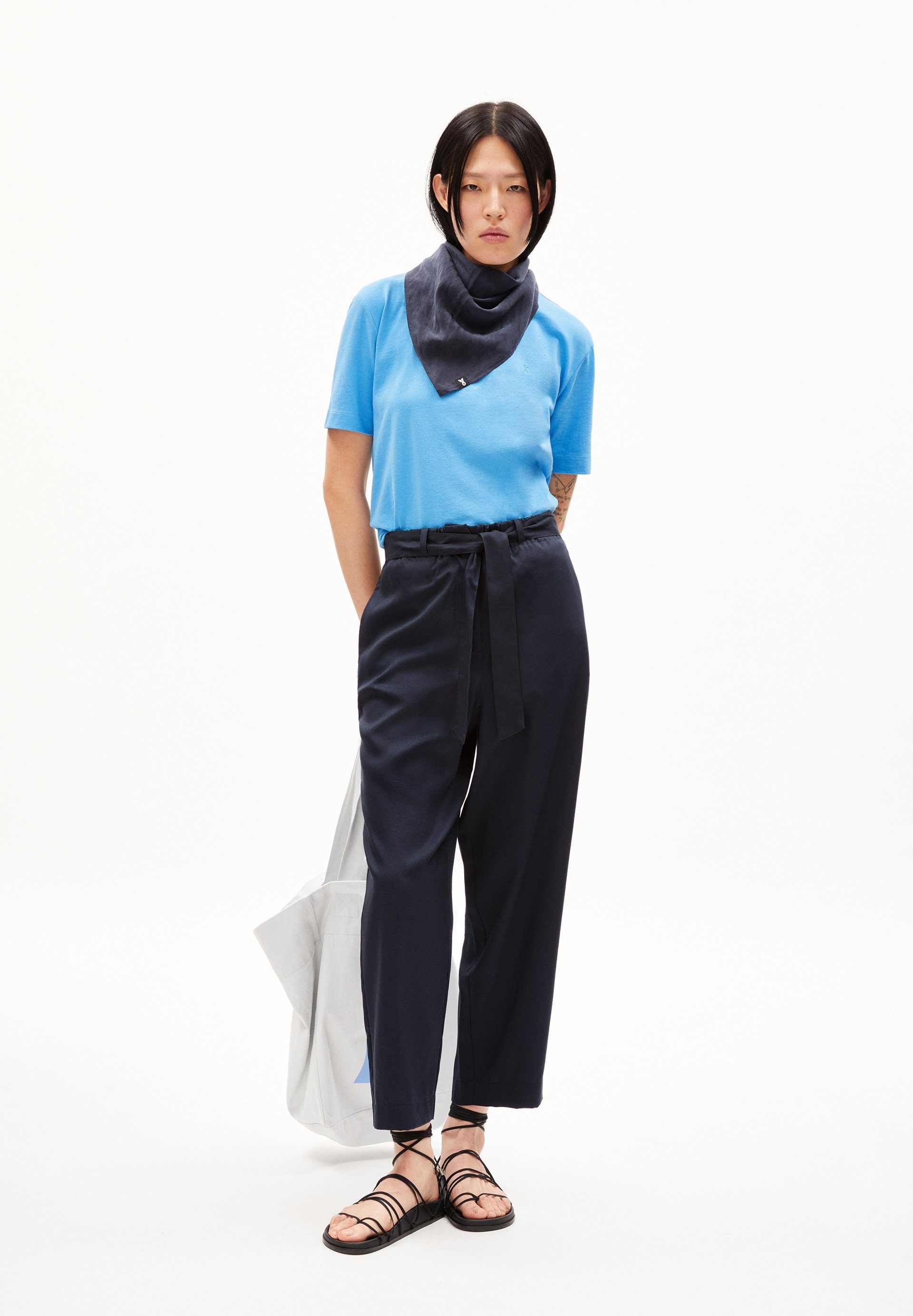 Armedangels Stoffhose SAAMERA Webhose Relaxed Fit aus TENCEL™ Lyocell (Relaxed Fit)