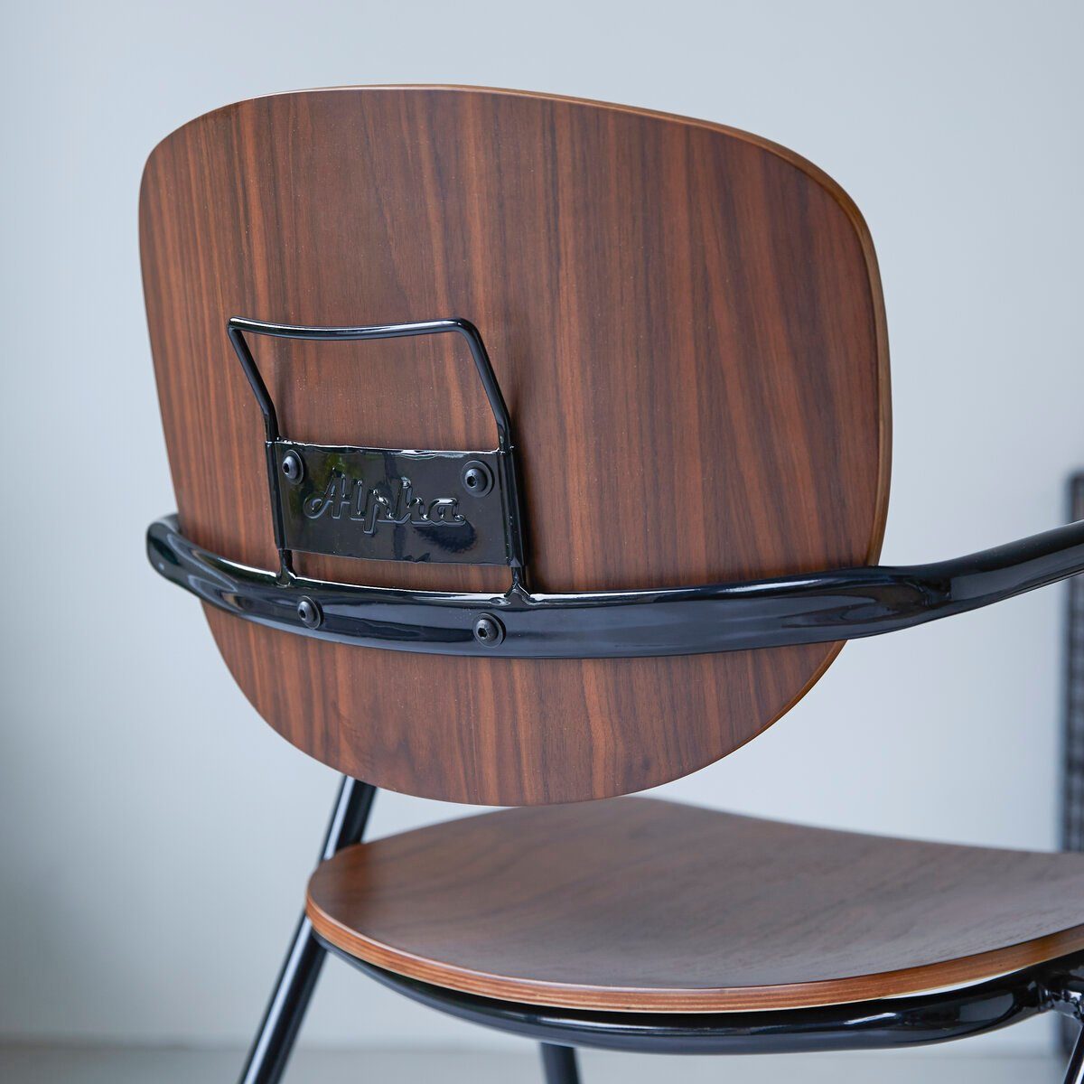 Tikamoon Esszimmerstuhl Stuhl aus Walnuss Metall und
