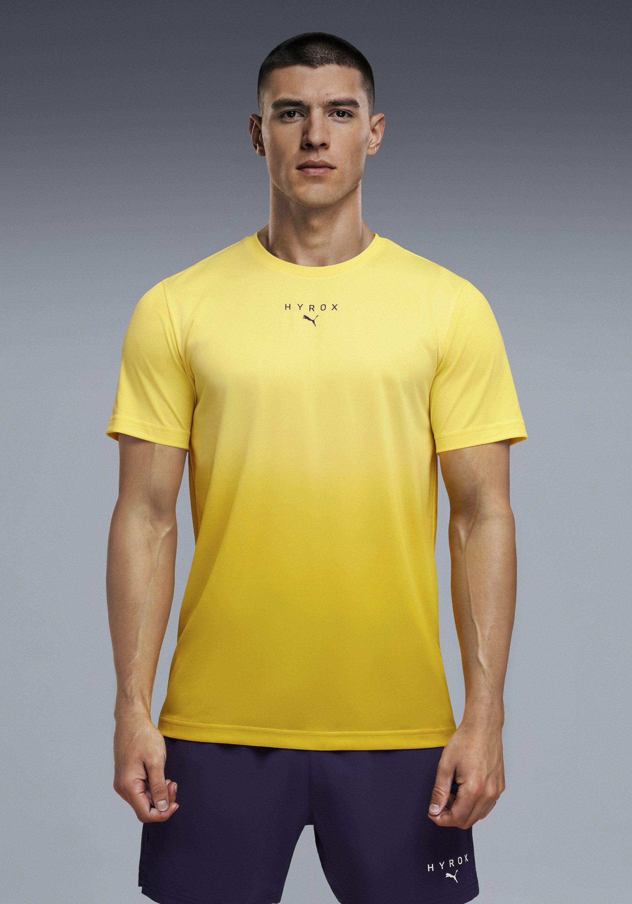 PUMA Trainingsshirt M X HYROX POLY GRAPHIC TEE reguläre Passform, Kurzarm, für Fitness und sportliche Aktivitäten