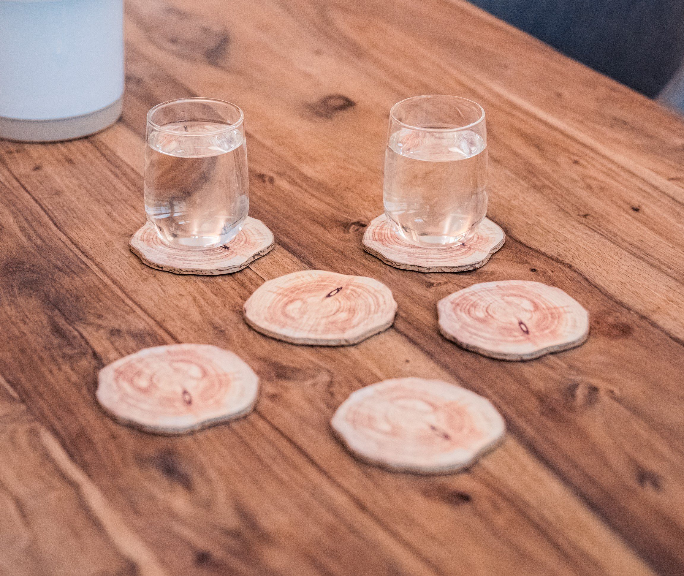 Flanacom Getränkeuntersetzer Premium Design Untersetzer – Tisch Deko Holz, Zubehör für Glas, Tasse, Becher, Vase, Kerze, Topf, Set, 6-tlg., Naturholz-Design