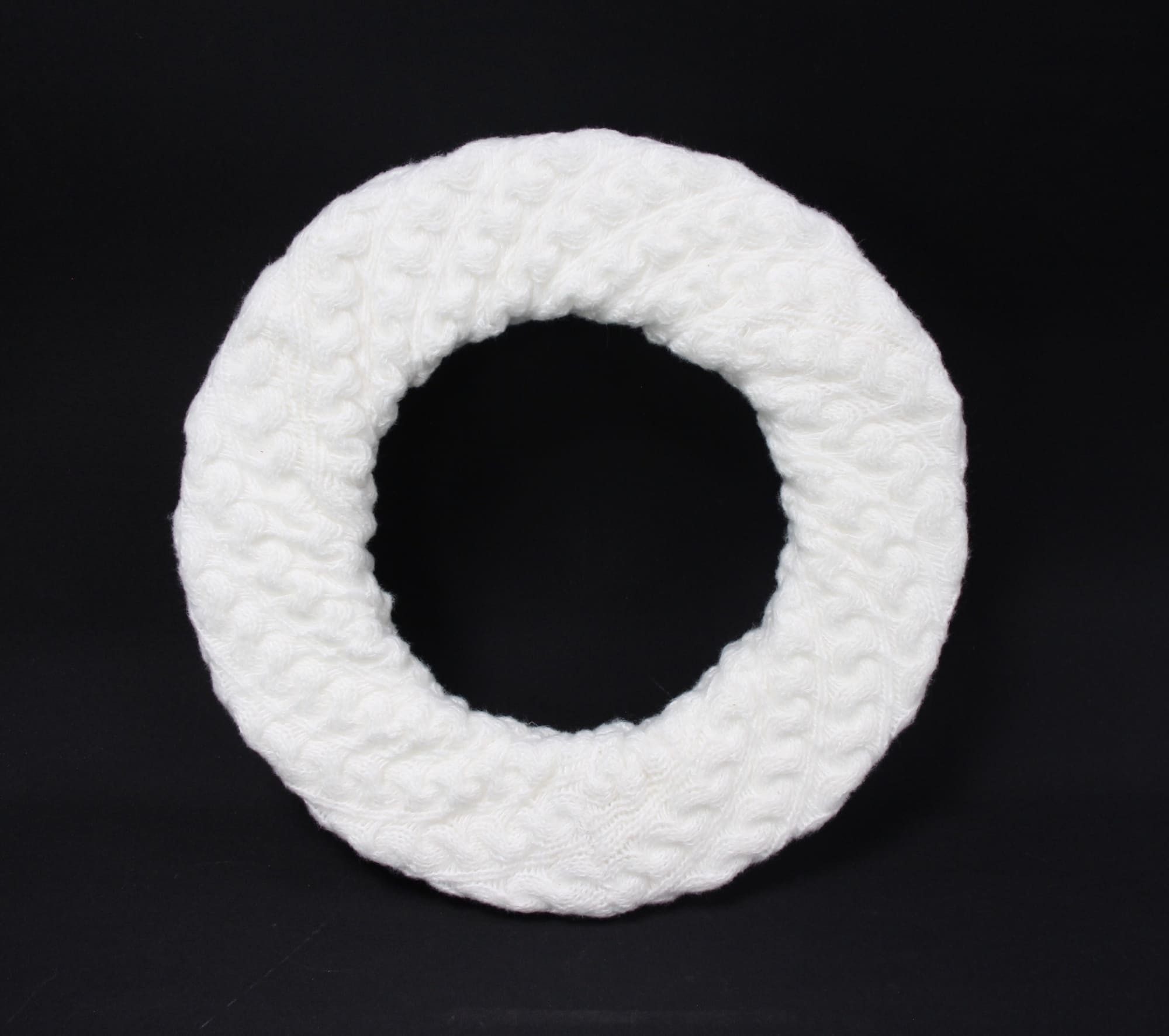 Dekoleidenschaft Dekokranz "Kuschelstrick" Kranz in Wolloptik, weiß, Ø 40 cm, Wandkranz, Türkranz, Tischkranz modern aus Polyester, Stoffkranz