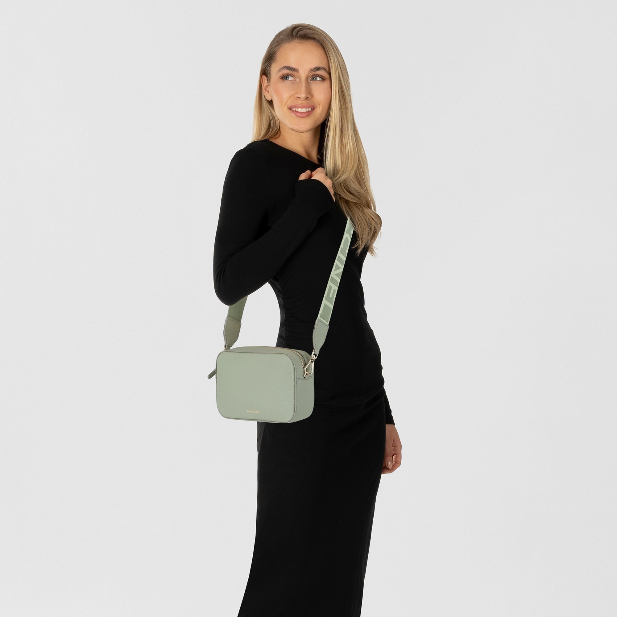 COCCINELLE Umhängetasche Tebe, Leder günstig online kaufen