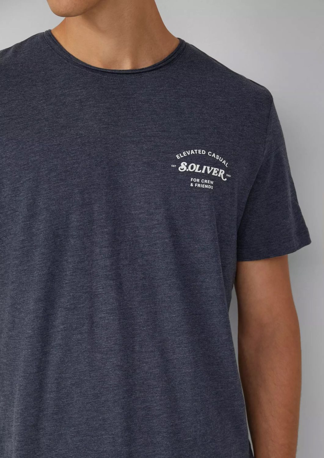 s.Oliver T-Shirt Basic Rundhals-Ausschnitt, mit Logo in klein oder groß auf der Brust