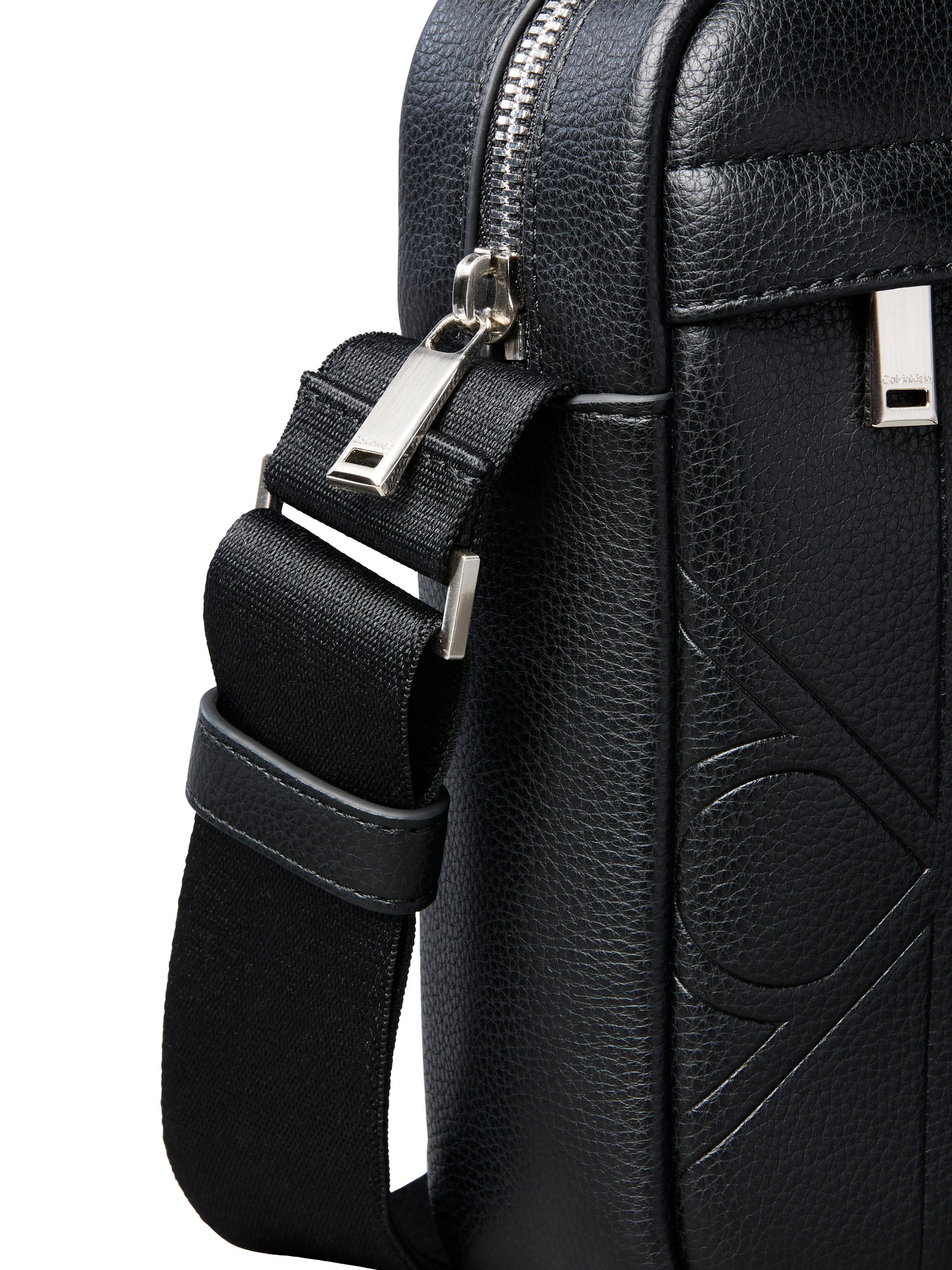 Calvin Klein Umhängetasche EMBLEM AOP EMBOSS REPORTER, Schultertasche, Body Bag mit Außenfach