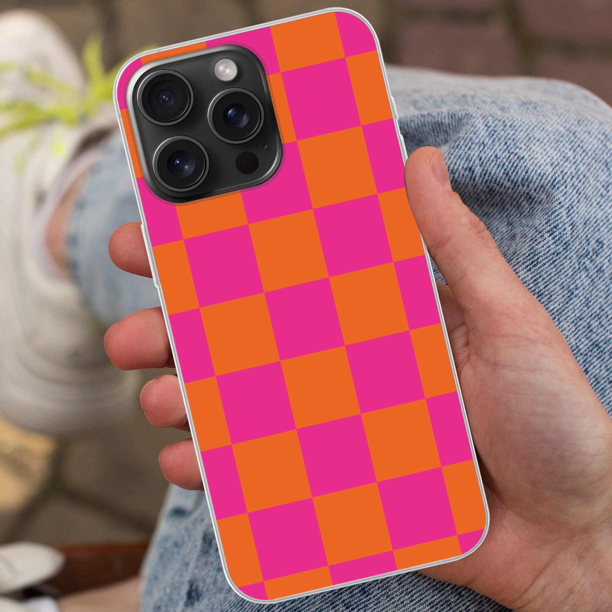 MuchoWow Handyhülle für Apple iPhone 15 Pro Max Schachbrettmuster - Orange - Rosa - Blöcke, Smartphone-Bumper, Print, Handy Schutzhülle Dünn