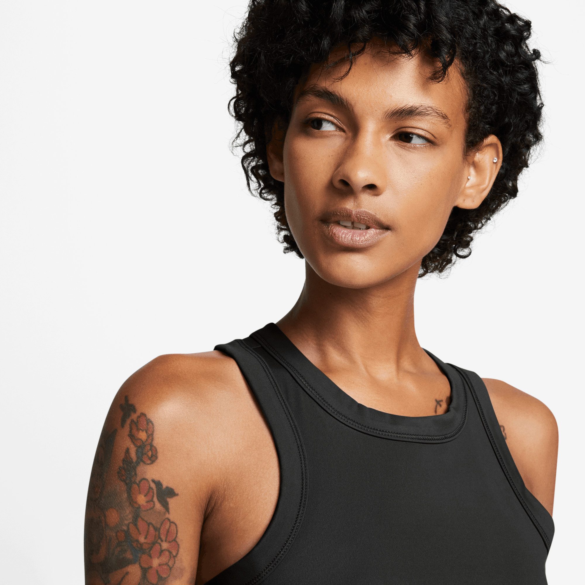 Nike Tanktop W NK ONE FITTED DF CROP TANK abgerundeter Saum, Tanktop-Form, aus Polyester und Elasthan – Bild 3 von 4