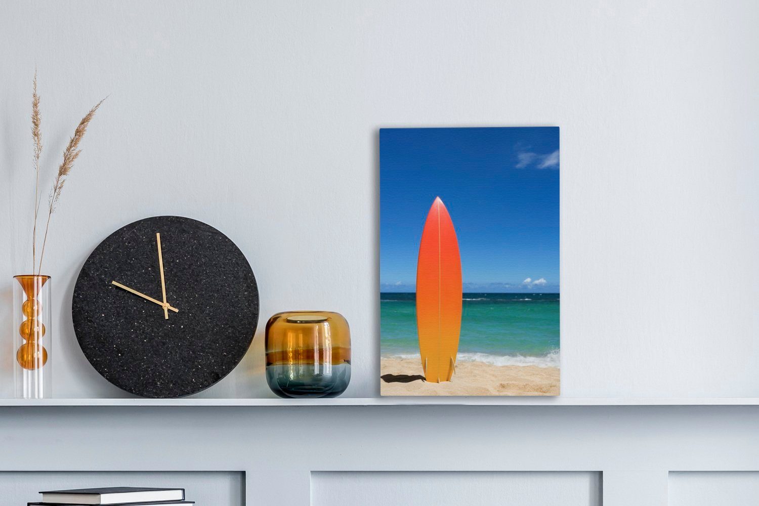 am farbiges Gemälde, Surfbrett Ein Leinwandbild fertig Leinwandbild 20x30 Zackenaufhänger, cm (1 inkl. OneMillionCanvasses® Strand, bespannt St),
