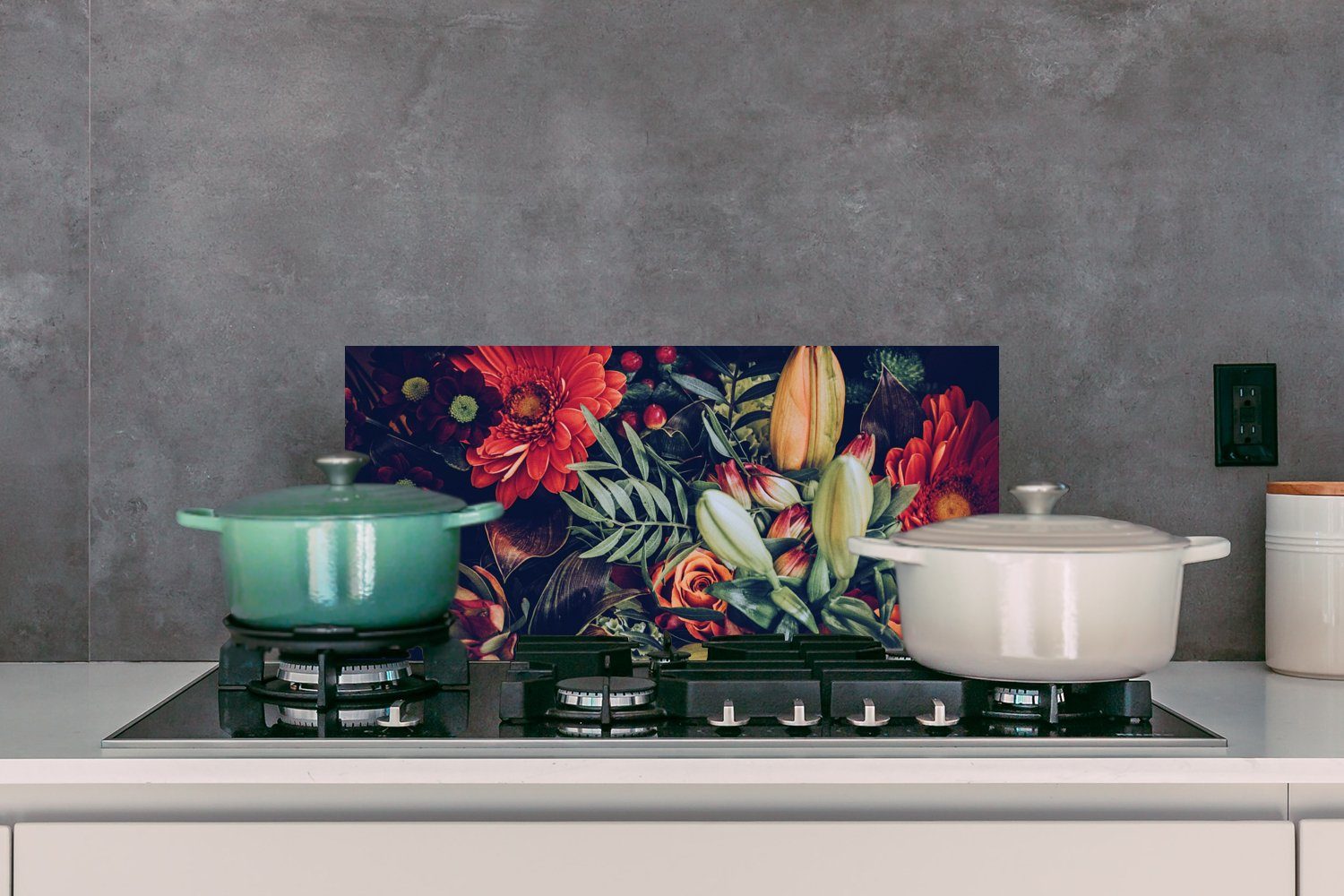60x30 Stilleben cm, MuchoWow Fett Wandschutz, für Blumen - - Schmutzflecken Küchenrückwand gegen - Küchen (1-tlg), Pflanzen Rot, - und Blumenstrauß