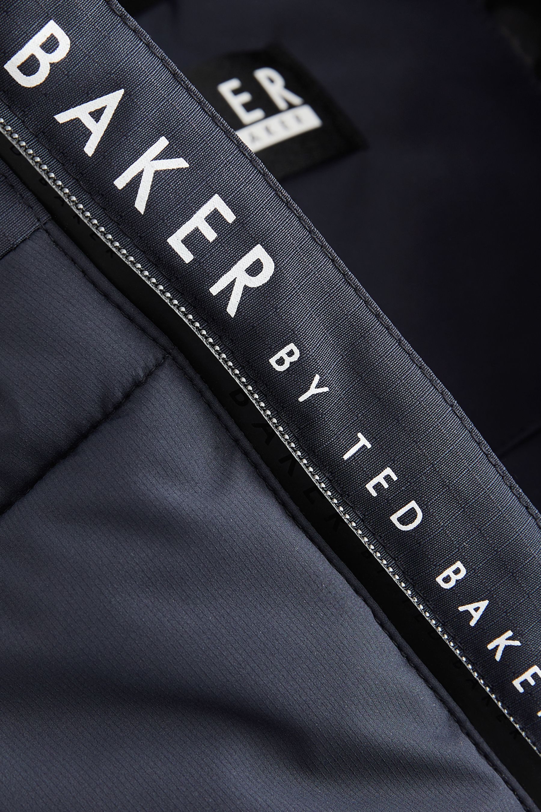 Baker by Ted Baker Steppjacke Baker by Ted Baker Wasserabweisender Steppmantel (1-St)