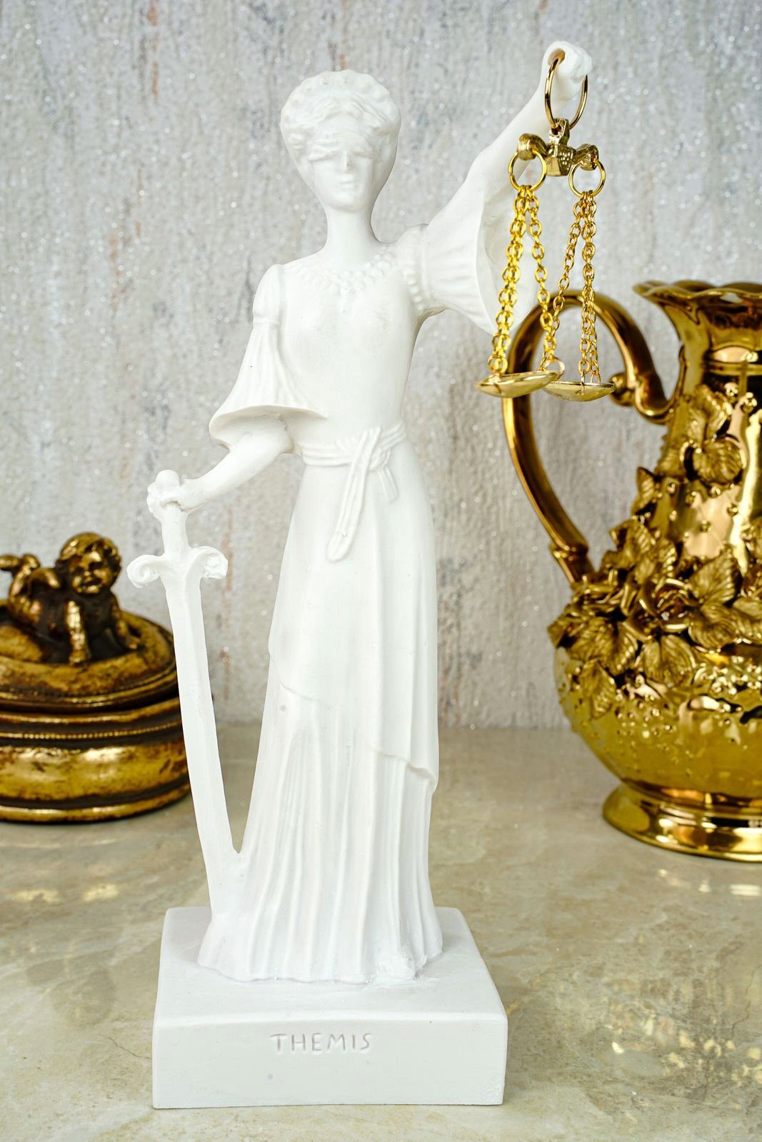 Kremers Schatzkiste Dekofigur 25 Gerechtigkeit Göttin cm Alabaster der Göttin Figur Justitia