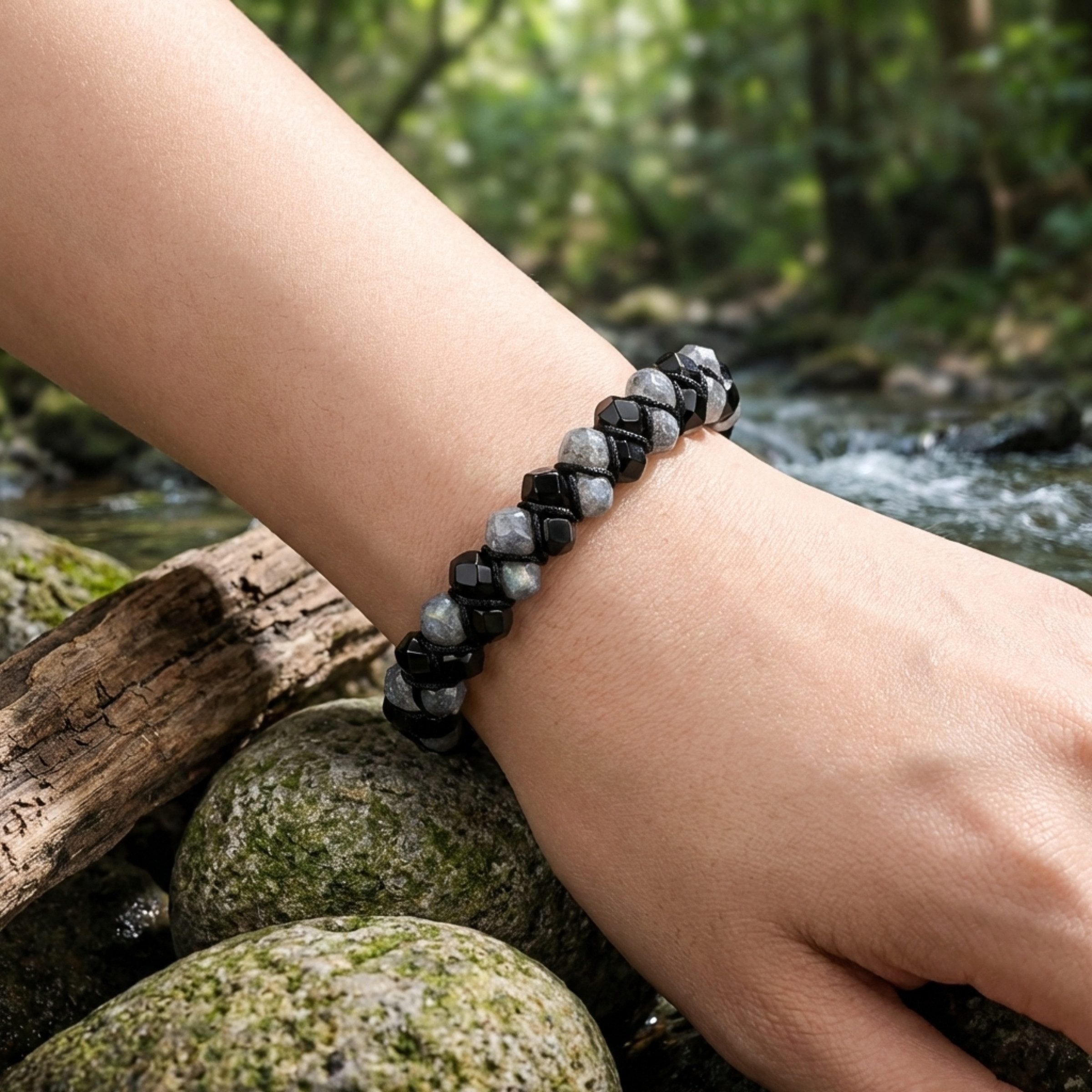 UNIQAL.de Perlenarmband Naturstein Turmalin facettiert (Unisex-Armband mit verstellbarer Makramé-Schließe, Echte Steinperlen, präzise geschliffen, handgefertigt – Bild 5 von 5