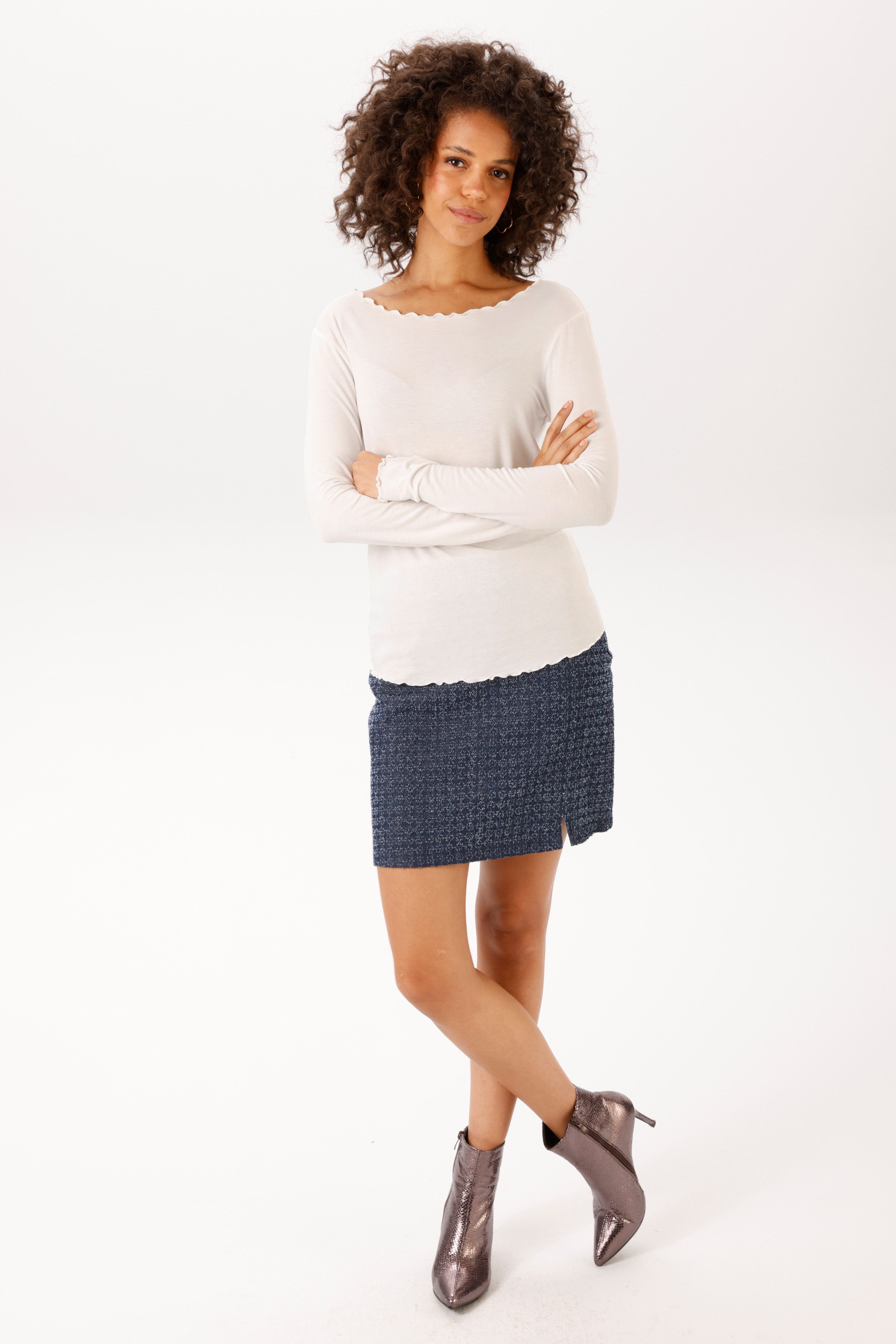 Aniston CASUAL Langarmshirt mit gewellten Abschlüssen - NEUE KOLLEKTION – Bild 4 von 5