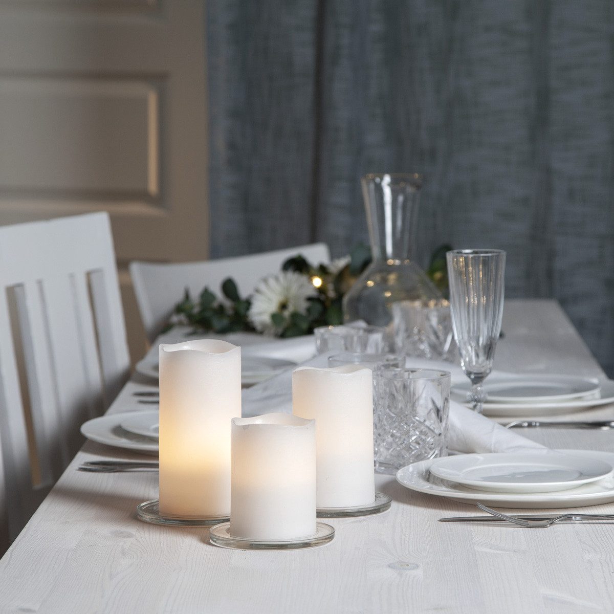 STAR TRADING LED-Kerze LED Kerzenset May Echtwachs 3 Größen Timer Fernbedienung weiß, LED Classic, warmweiß (2100K bis 3000K)
