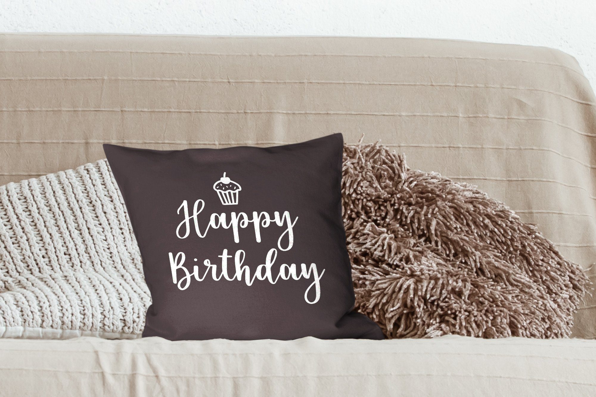 Sofakissen schwarzem Zierkissen Cupcake "Happy Birthday" Wohzimmer, mit dem Füllung Hintergrund, MuchoWow Schlafzimmer, Deko, auf Zitat Dekokissen mit für