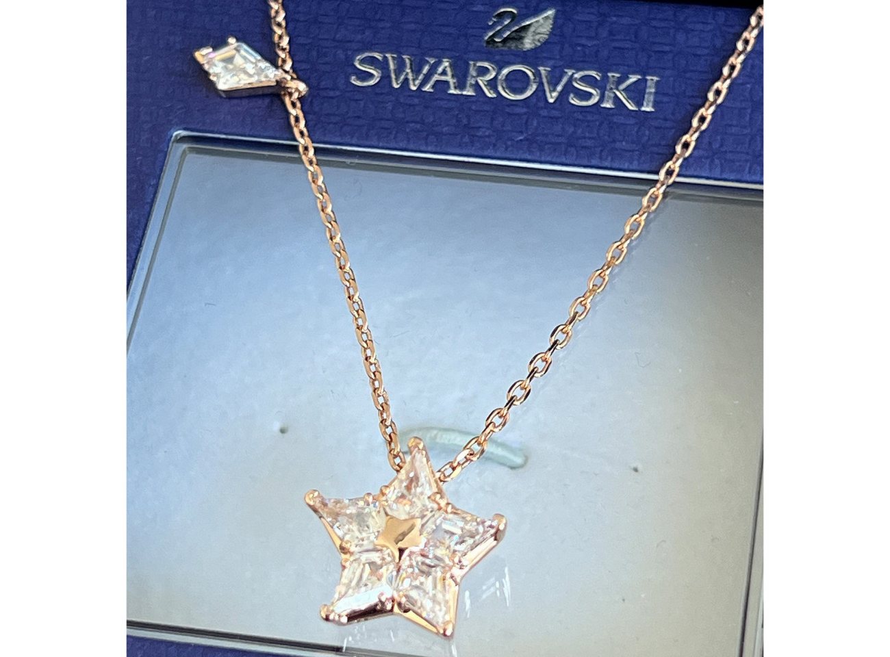 Swarovski Kette mit Anhänger goldfarben... Swarovski Kette mit Anhänger goldfarben...