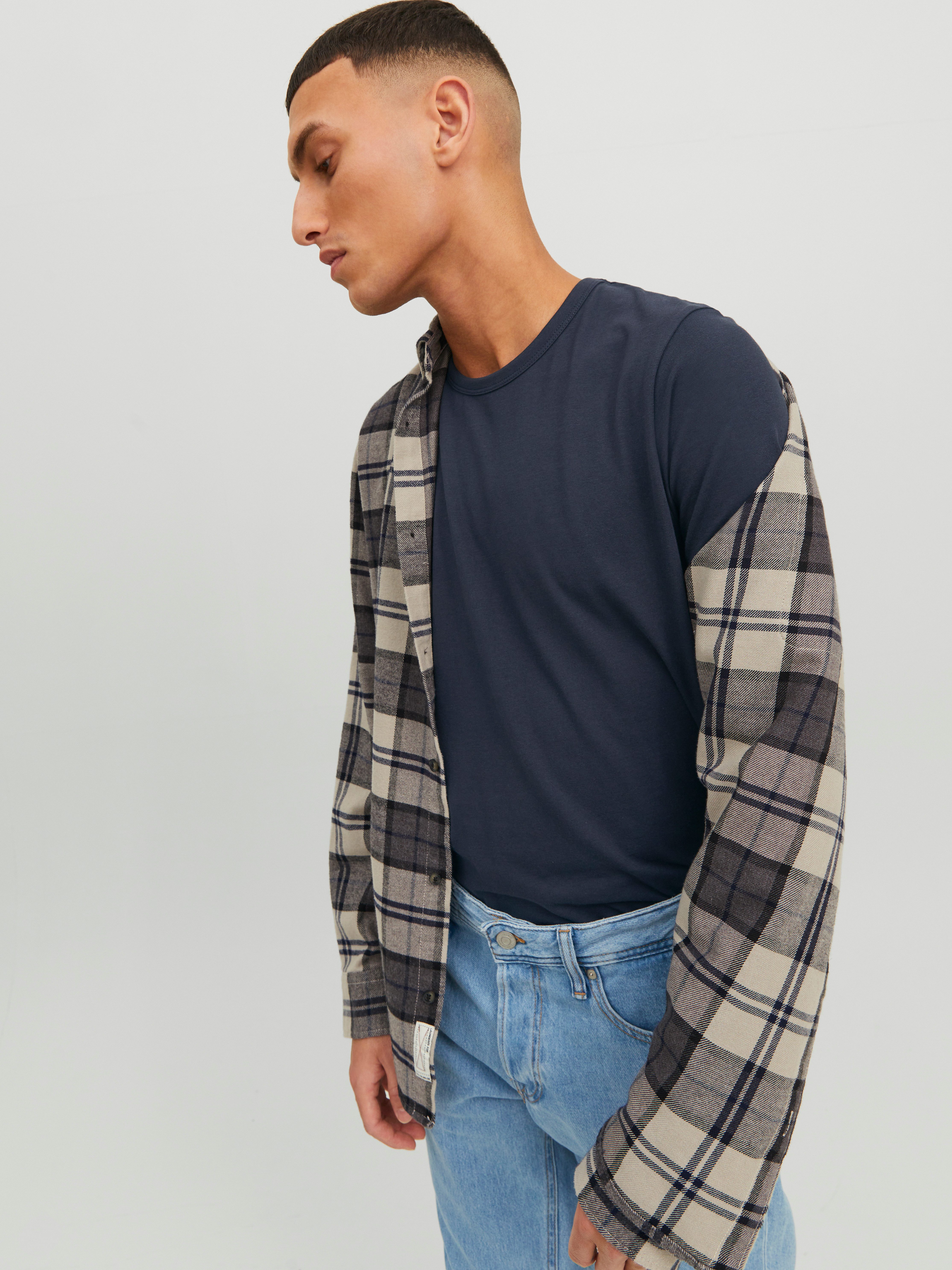 Jack & Jones T-Shirt JJEBASIC mit schmaler Passform für jeden Tag unifarben, modisch, schmal, Baumwollmischung, Rundhals