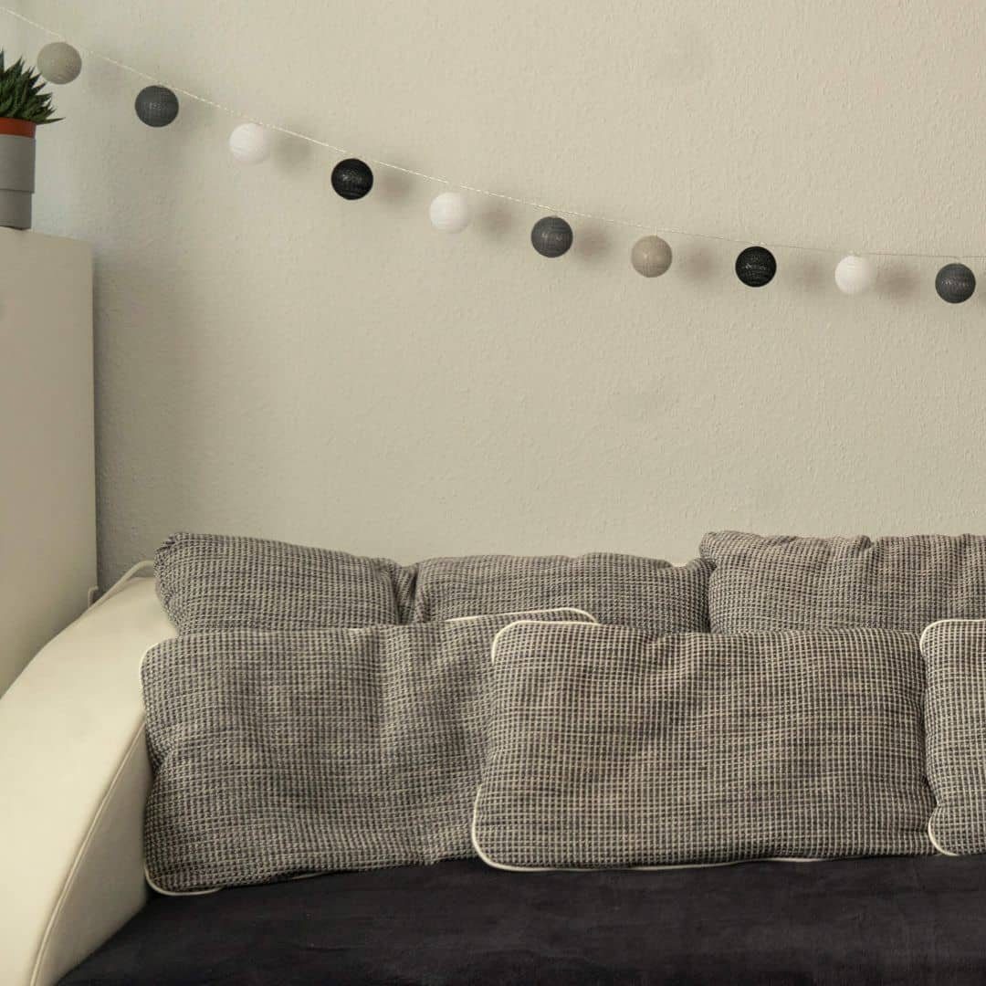 K&L Wall Art LED-Lichterkette Cotton Ball Kinderzimmer Lichterkette 20 LED Deko Kugeln aus Baumwolle, 20-flammig, Grau Schwarz Weiß Silber