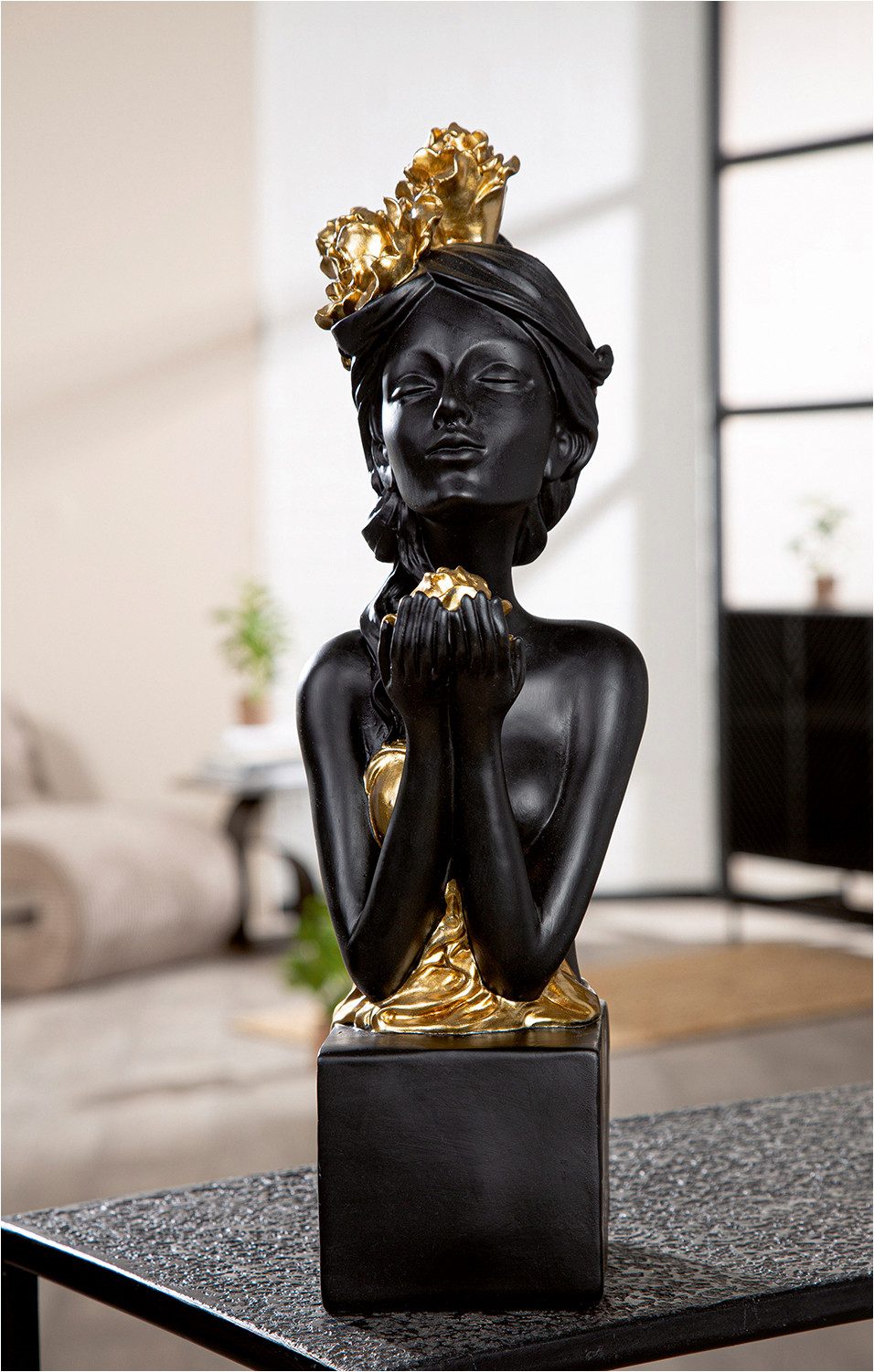 GILDE Skulptur Skulptur Frau Rosenliebe schwarz (1 St), Frauenfigur Rosenmotiv romantische Skulptur edle Dekoration – Bild 2 von 5