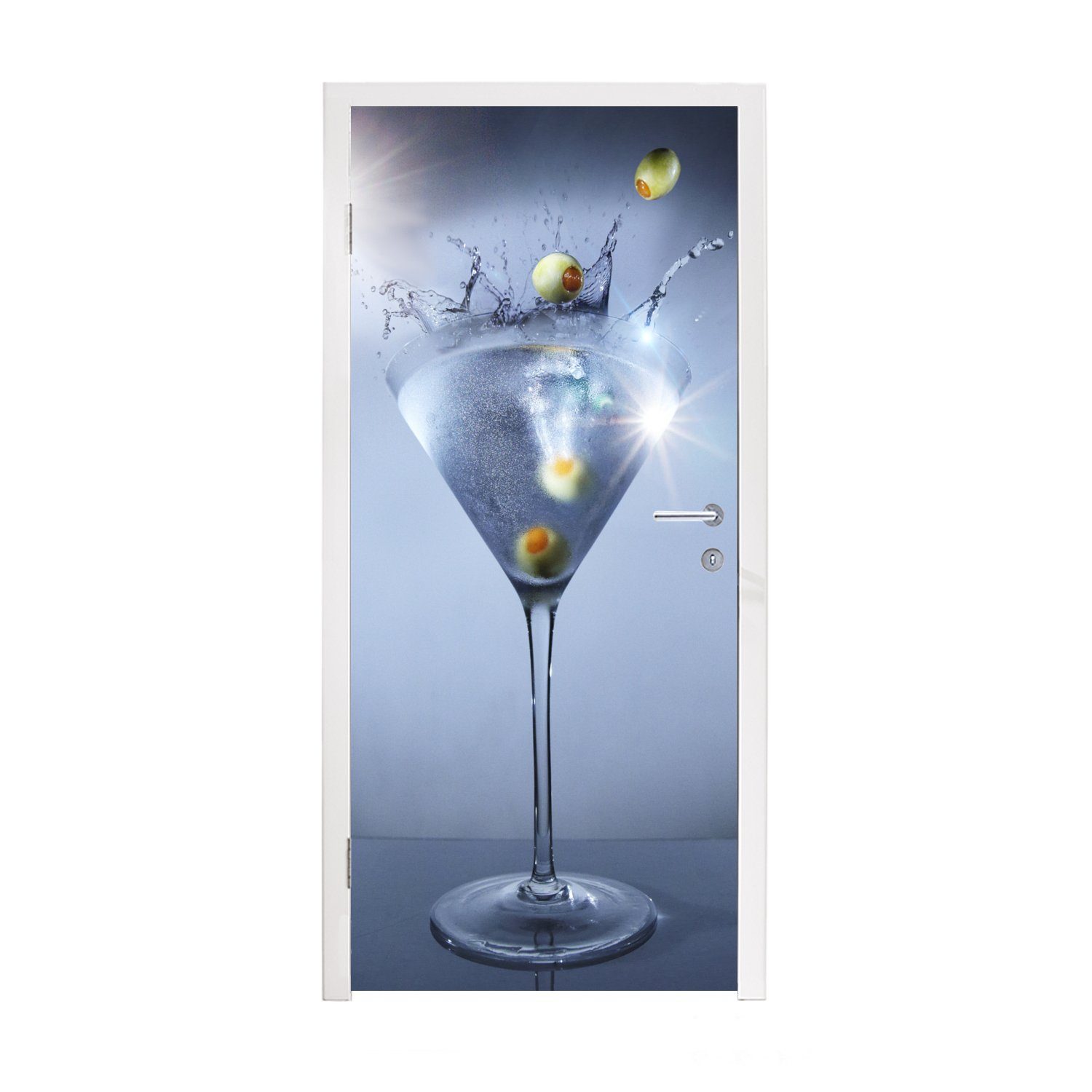 MuchoWow Türtapete Martini und Oliven mit Sonnenstrahlen, Matt, bedruckt, (1 St), Fototapete für Tür, Türaufkleber, 75x205 cm