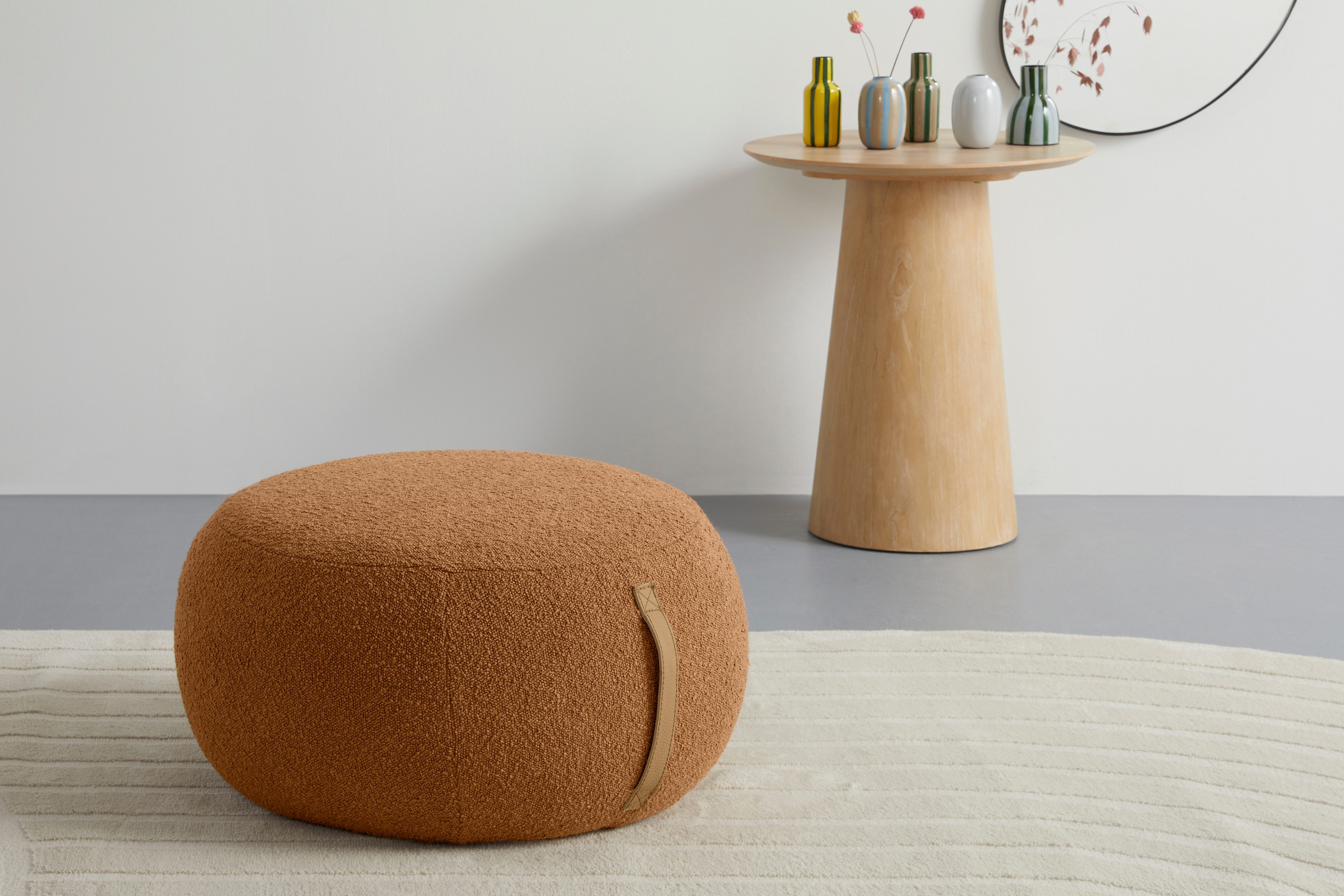 s.Oliver Hocker Finnian, moderner Designhocker mit Lederriemen, softes Design, hochwertig, zum Wohlfühlen in Luxus-Microfaser/Struktur oder in Bouclé