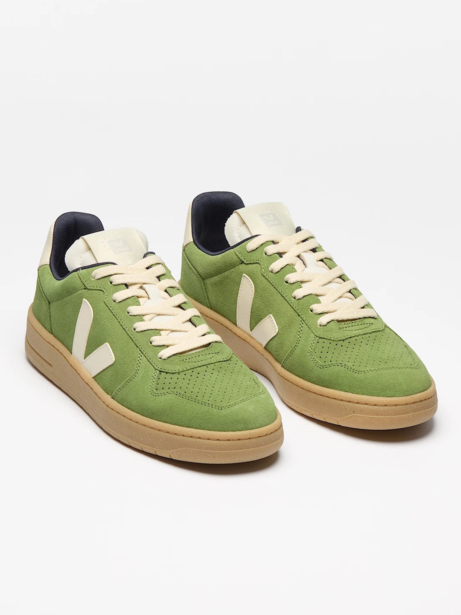 VEJA V-82 Suede Men Sneaker