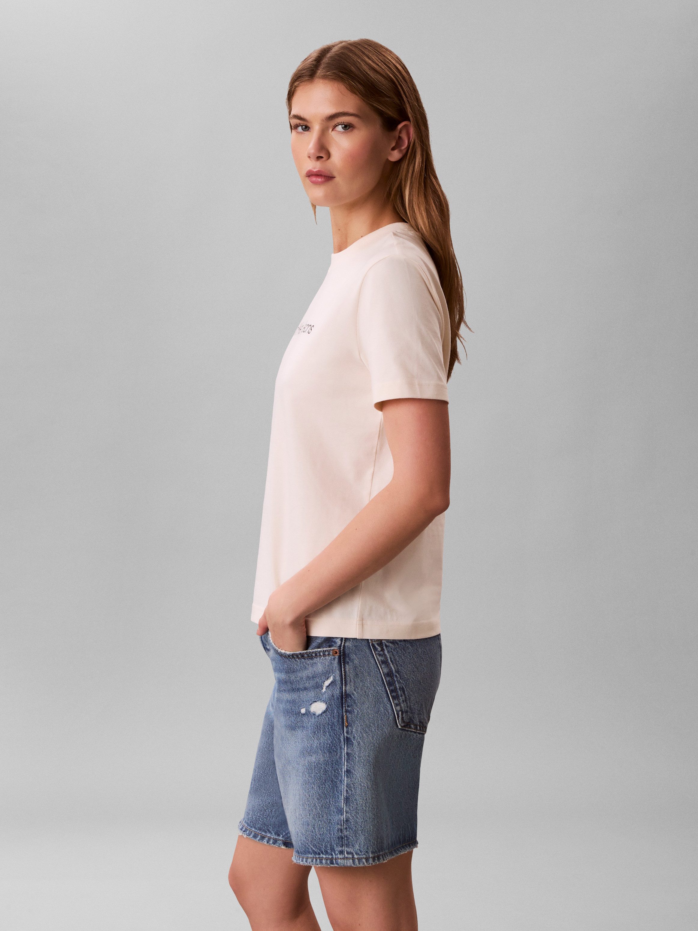 Calvin Klein Jeans T-Shirt mit Logoschriftzug – Bild 3 von 5