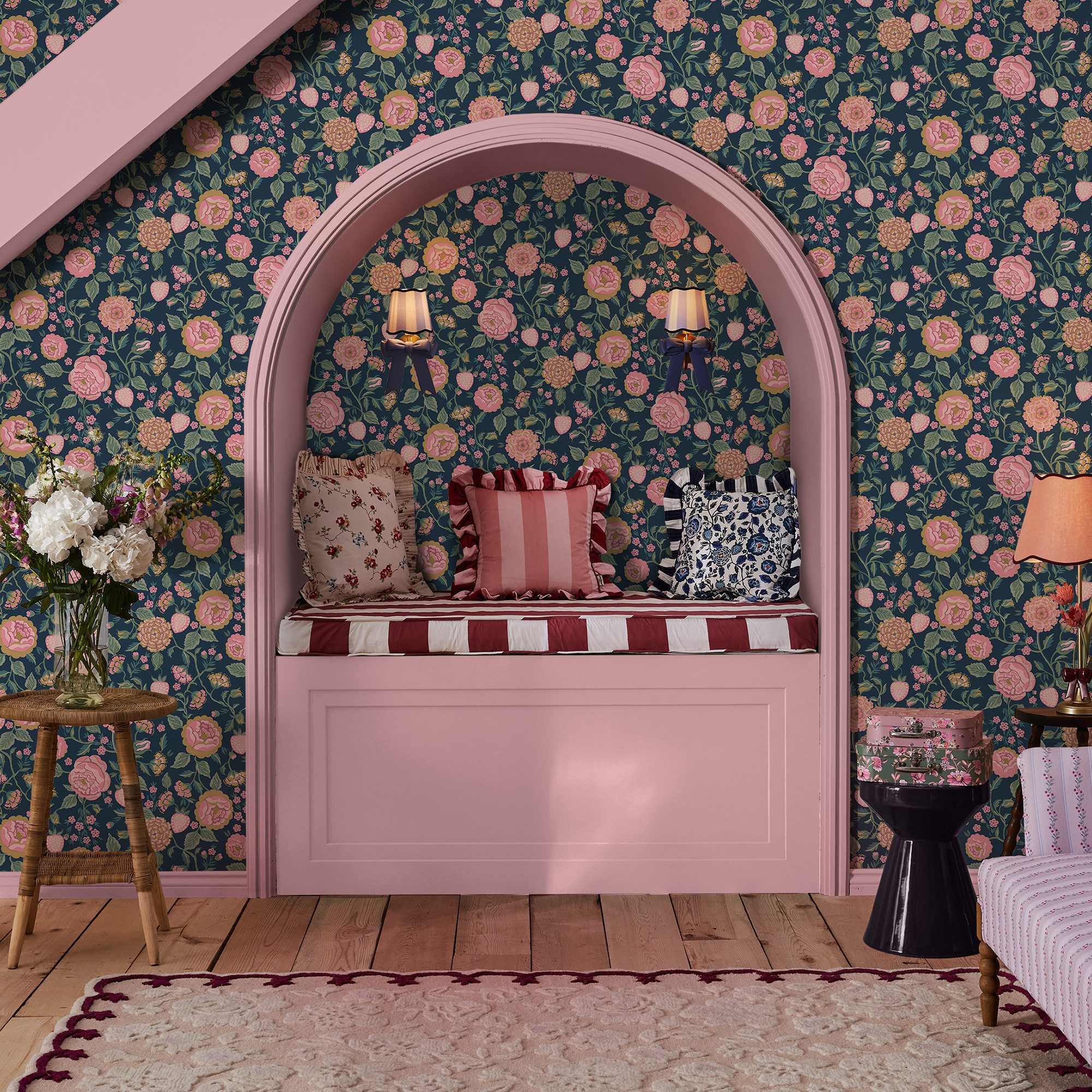 Cath Kidston Vliestapete Strawberry Garden Navy, glatt, geblümt, (1 St), 10mx52cm (ca. 5m2)