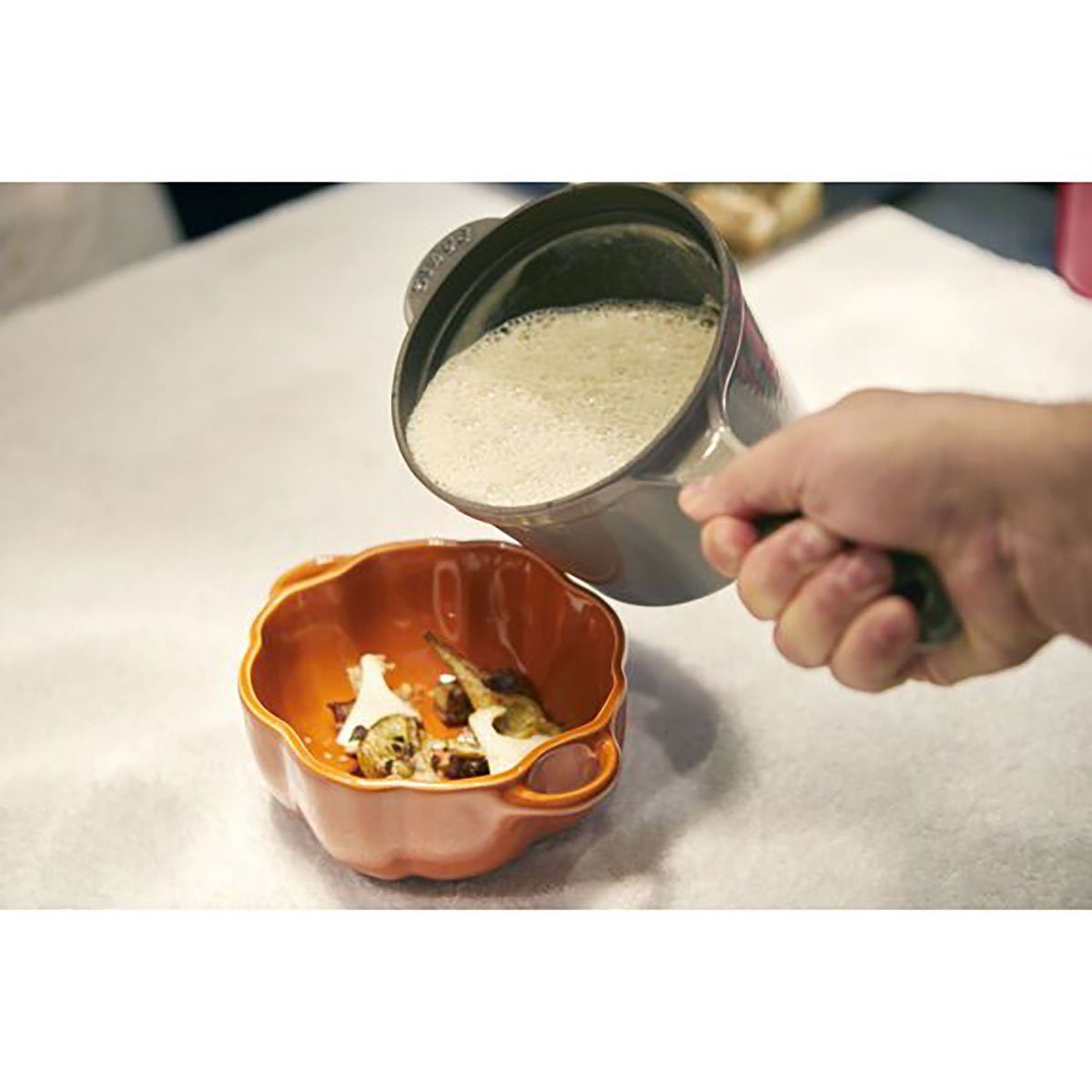 Staub Aufgusstopf Staub Specialities Stieltopf, 14 cm rund Gusseisen Graphit-Grau, (1St)