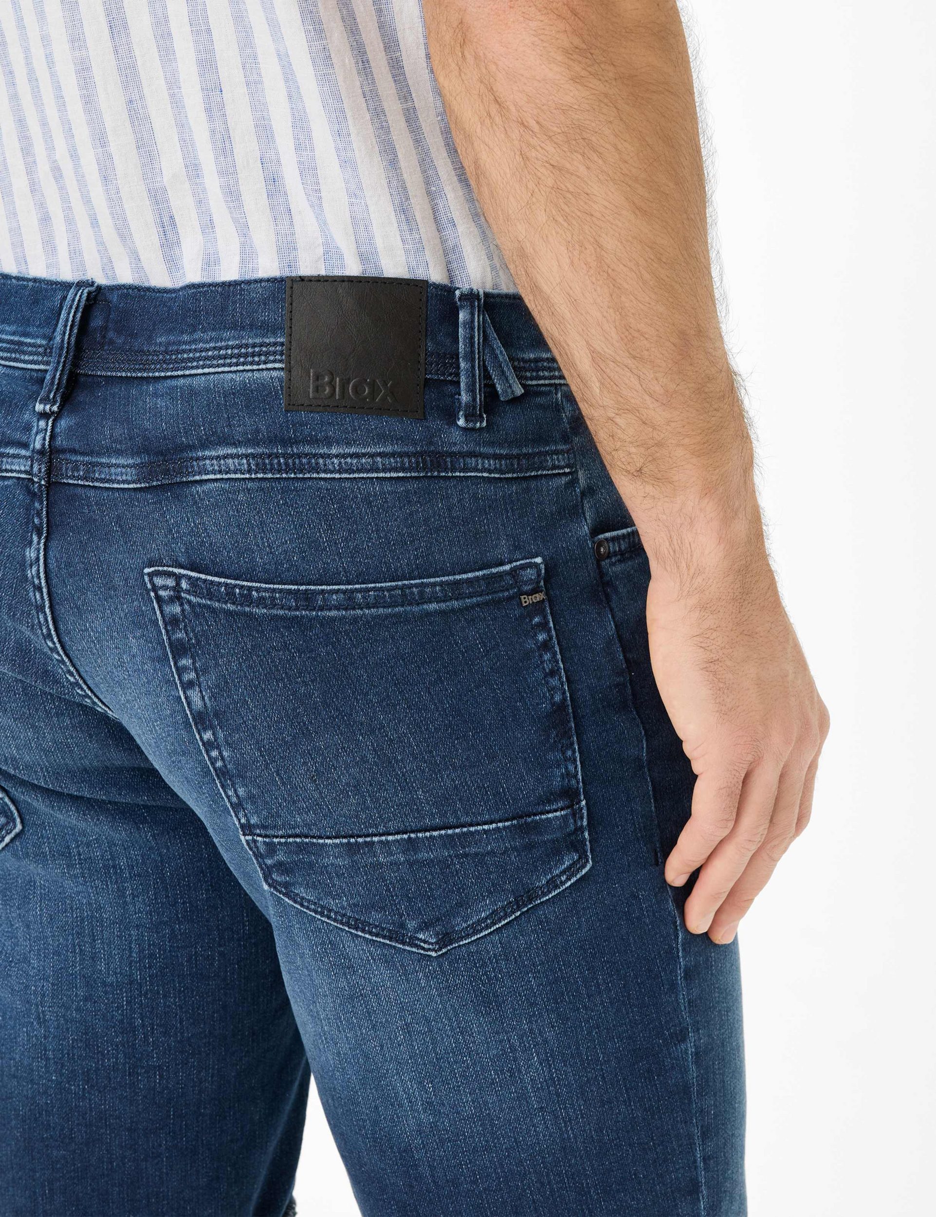 Brax Jeansshorts CHRIS B super elastisch mit modischer Waschung