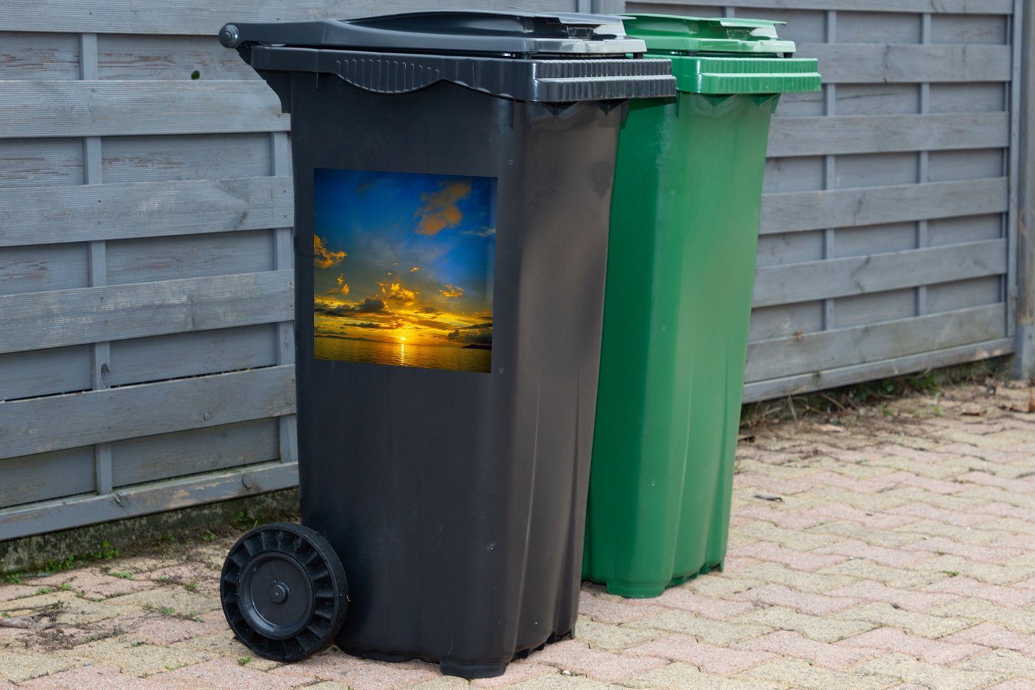 MuchoWow Wandsticker Oranger Sonnenuntergang Himmel Abfalbehälter Container, Mülltonne, Mülleimer-aufkleber, Sticker, blauem mit St), (1