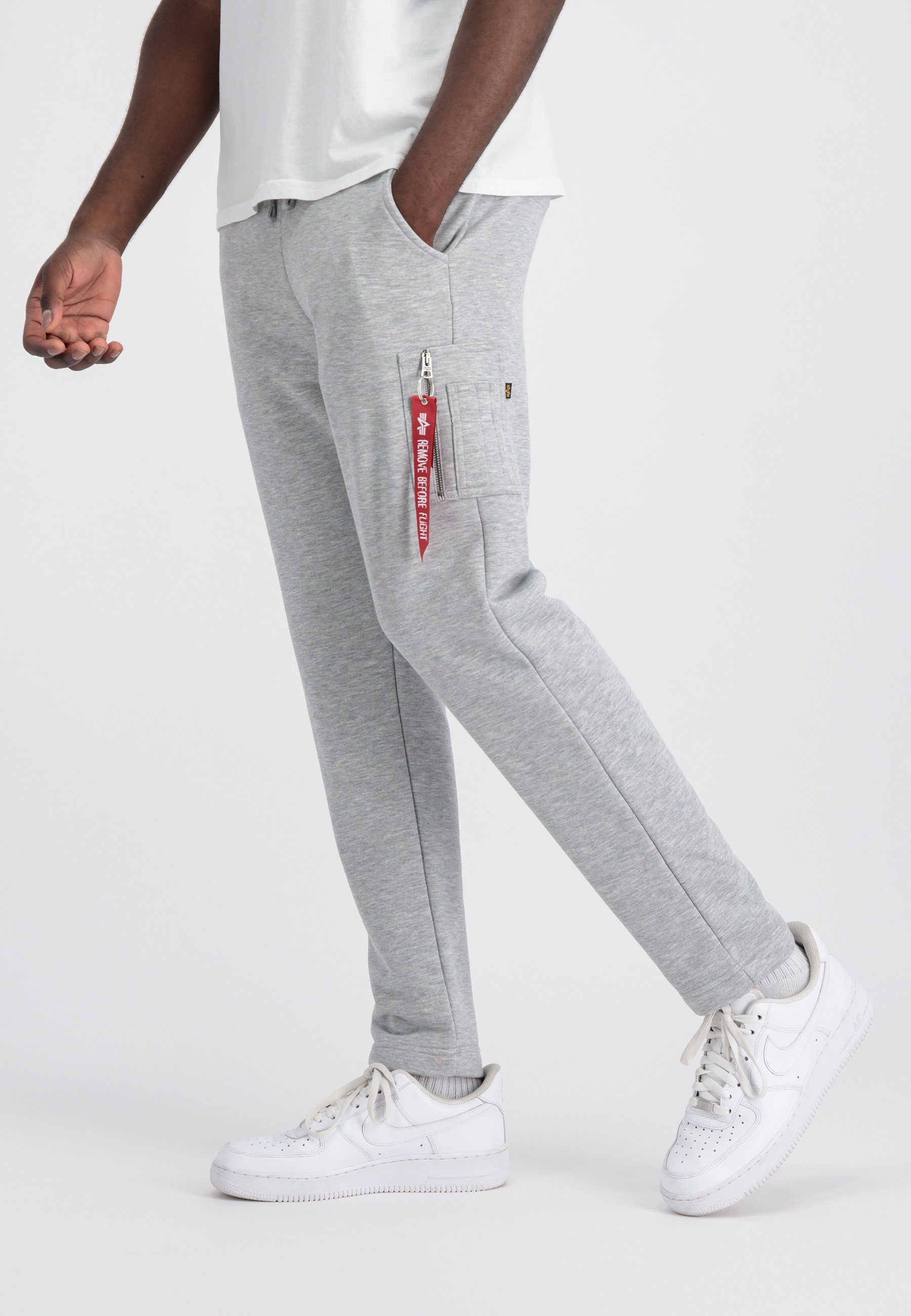 Alpha Industries Trainingshose X-Fit Jogger S Leg, Gewebtes Alpha Label auf  dem rechten Bein