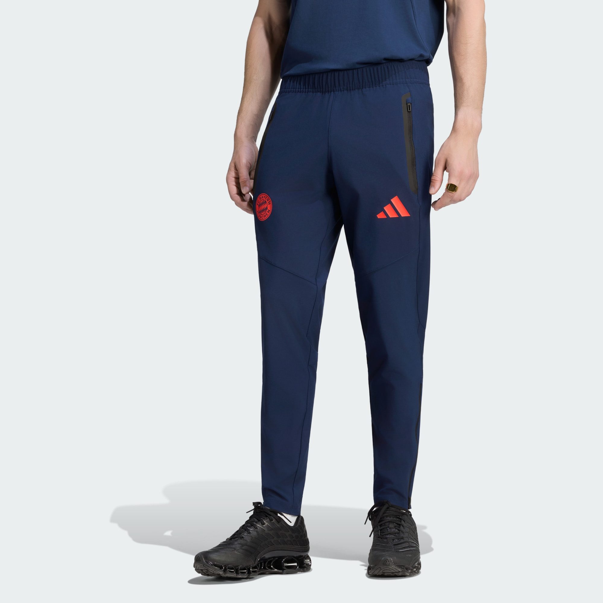 adidas Performance Trainingshose FC BAYERN MÜNCHEN TIRO REISEHOSE (1-tlg)