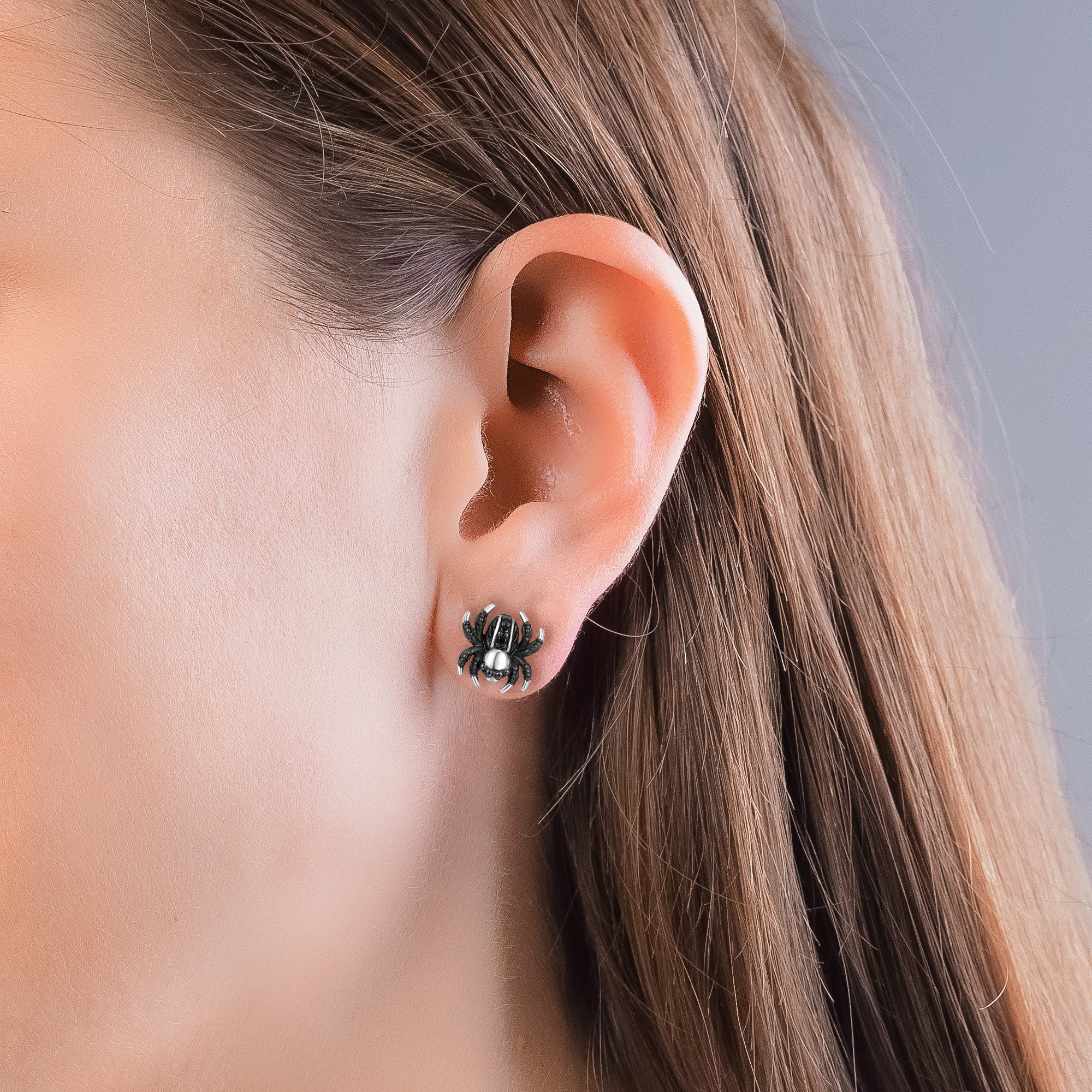 Seinerzeit FLORA & FAUNA Paar Ohrstecker Luca Spinnen Ohrringe, Schmuck aus 925 Sterling Silber (Von der geheimnisvollen Welt der Nacht inspirierter Ohrschmuck für Damen im ausdrucksstarken Unisex-Design mit mystischem Motiv – ein besonderer Begleiter im Alltag und zu besonderen Anlässen, inkl. Geschenkverpackung für Frauen ob Freundin, Mutter, Ehefrau, Oma), rhodiniert, geschwärzt und Zirkonia-Steinen